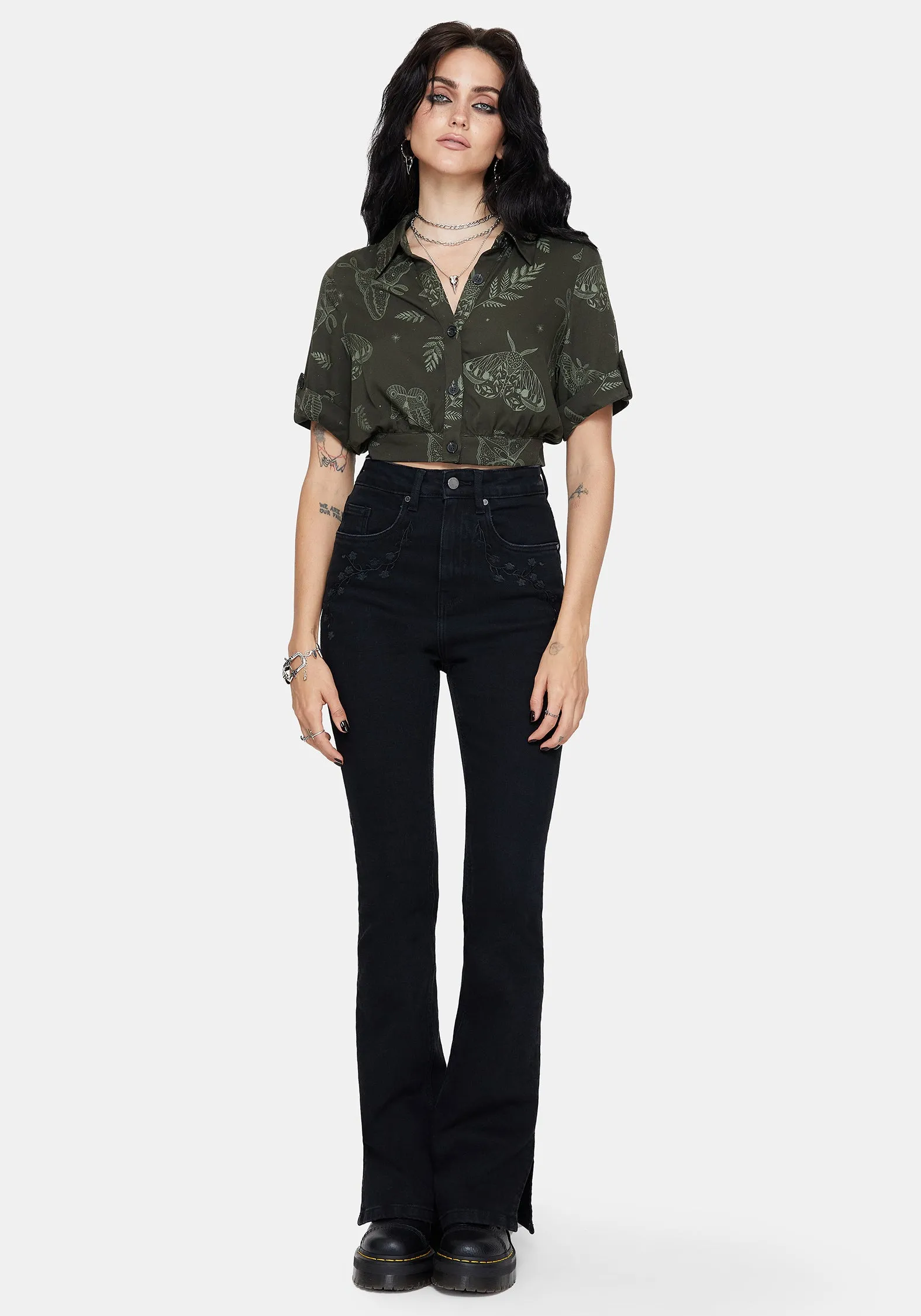 Double Stitched Hems Easy Care Fabric Callopistria Moth Print Short Sleeve Crop Shirt - Green