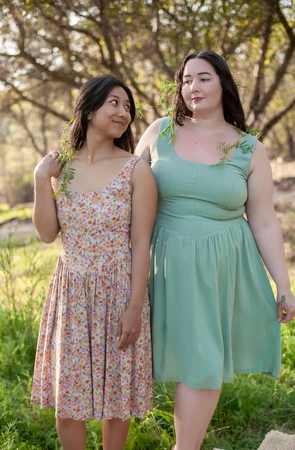 Chic Tailoring Light Bow Agnes dress in Sage Challis