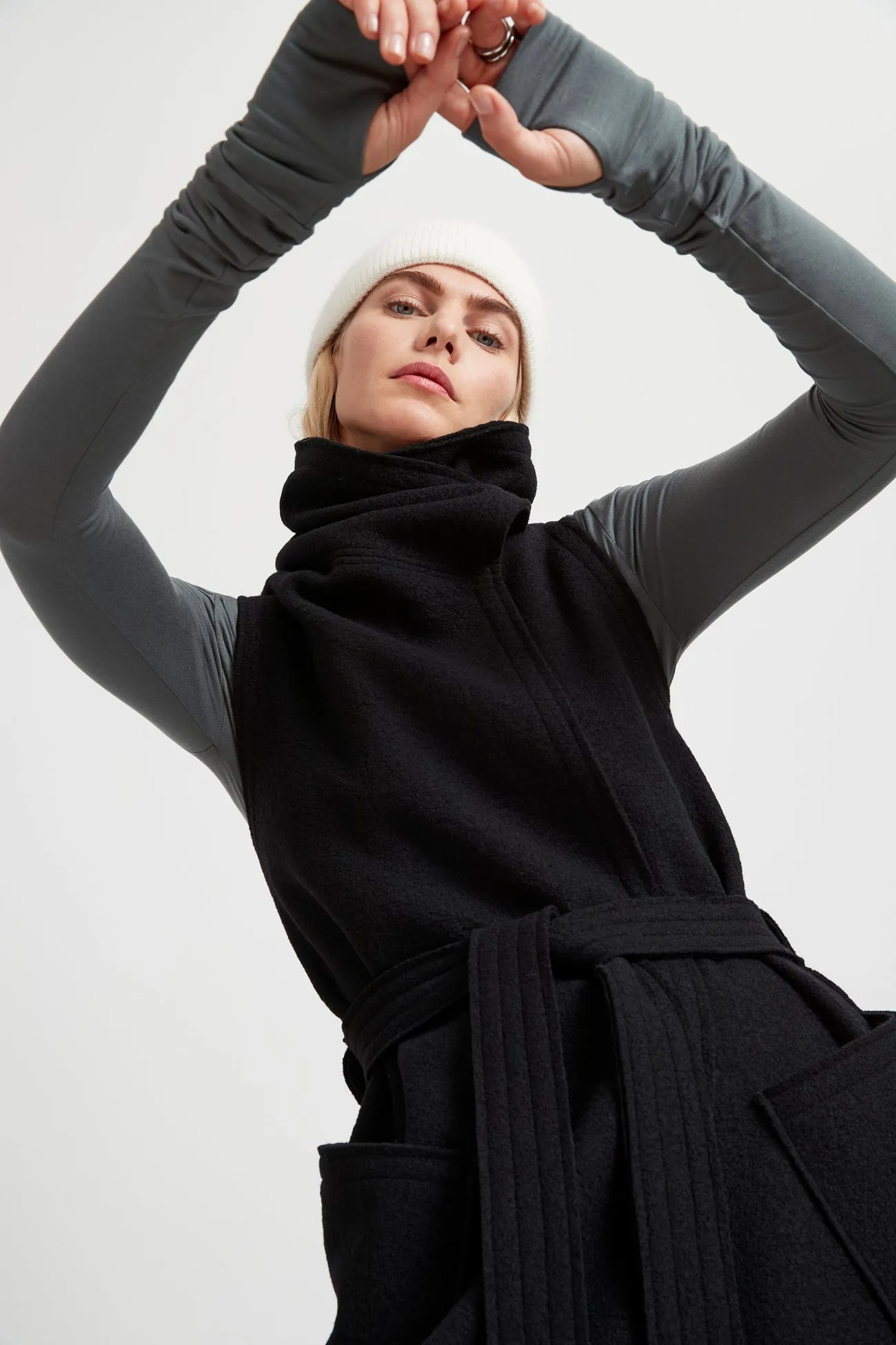 Erica Vest Simple Detail Modern Fit