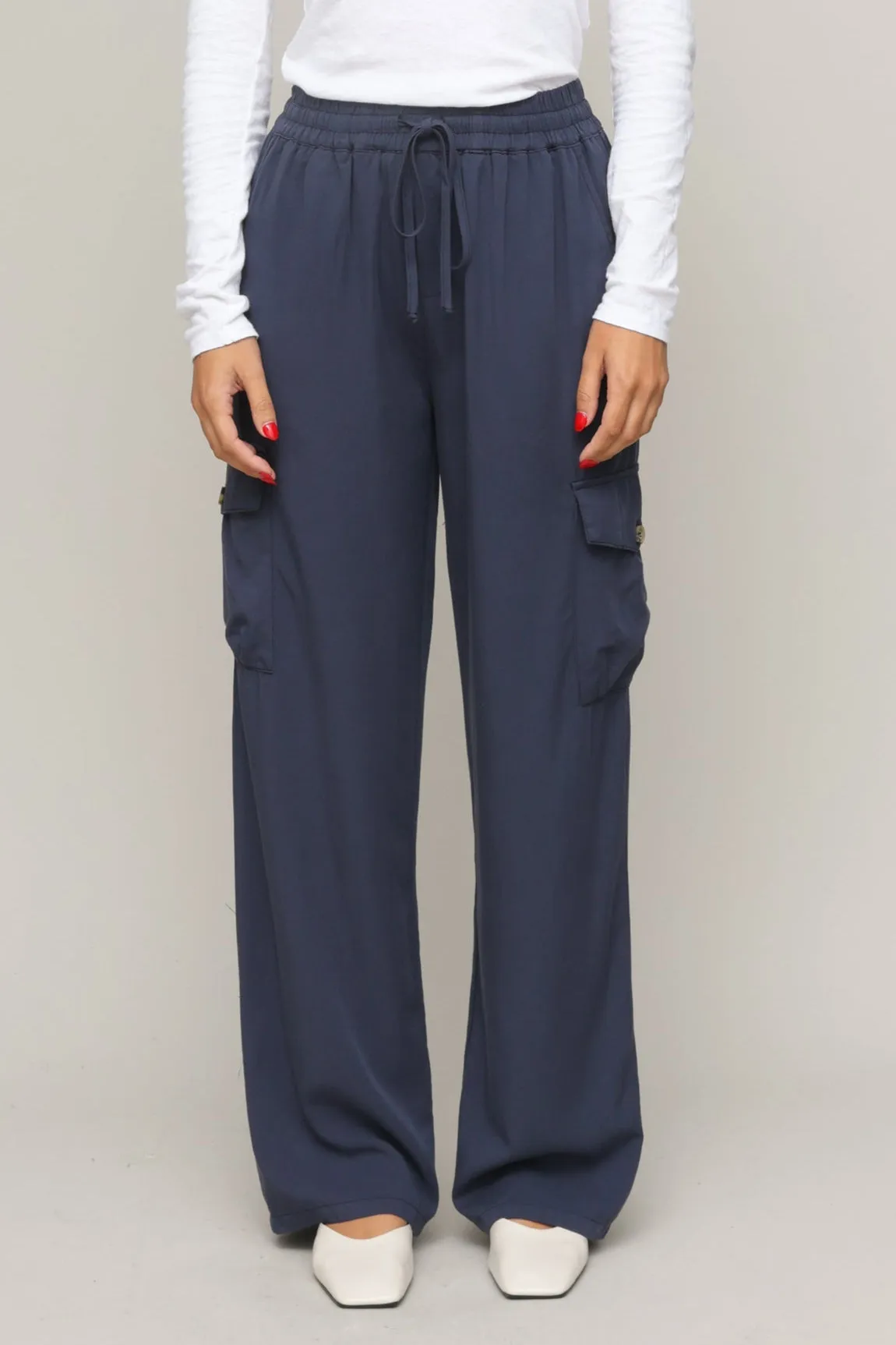 Alia Wide Leg StaticResistantMaterial