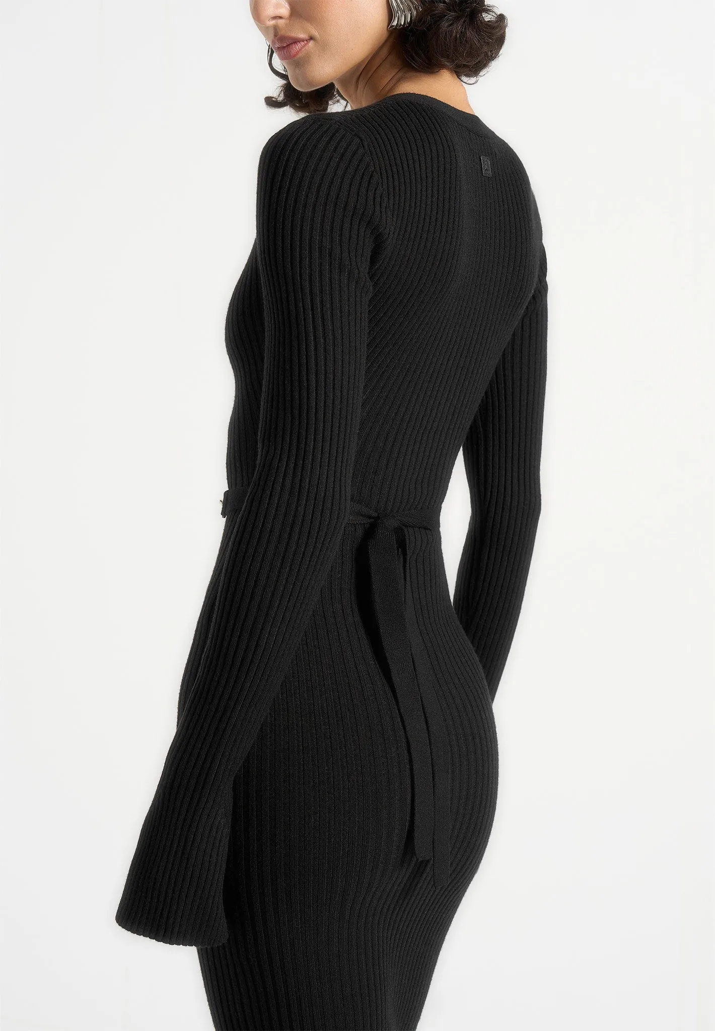 Assia - Long Sleeve Knitted Midaxi Dress With Belt - Black SeamlessConstruction Body Flow
