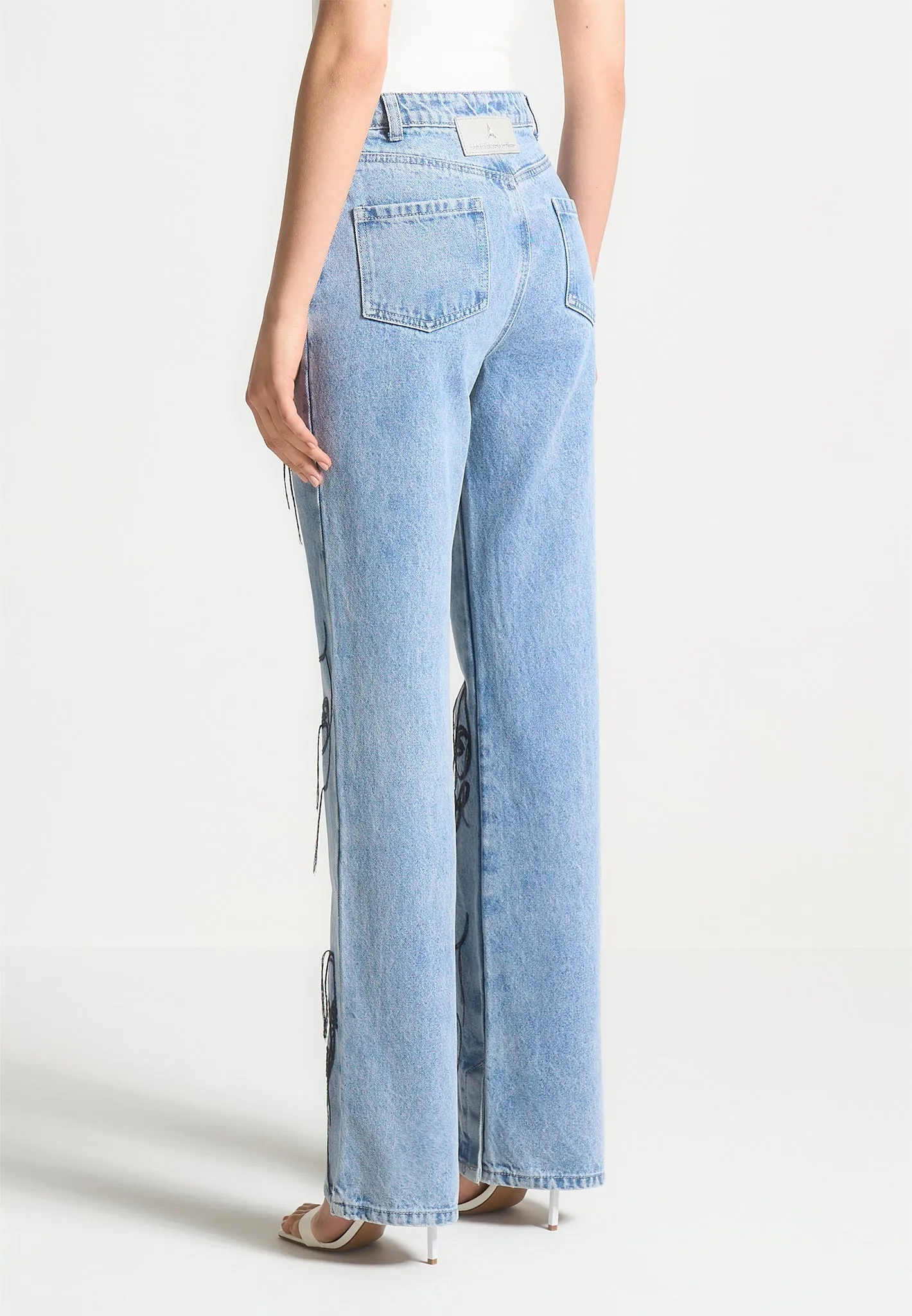 Chill Fit Audrey - Line Art Straight Leg Jeans - Mid Blue