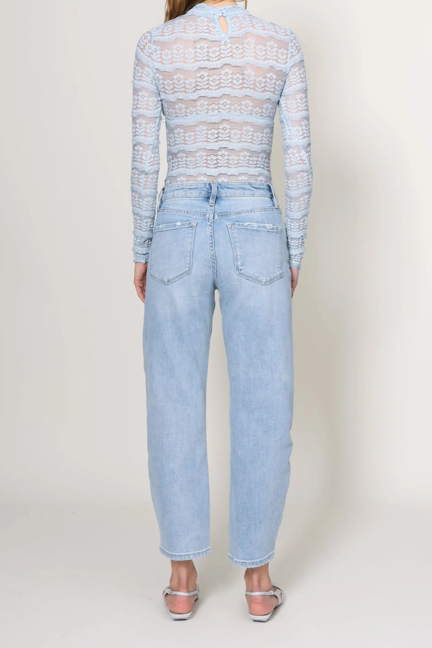 Reversible design Bonded Seam Technology Awe Mini Barrel Jean