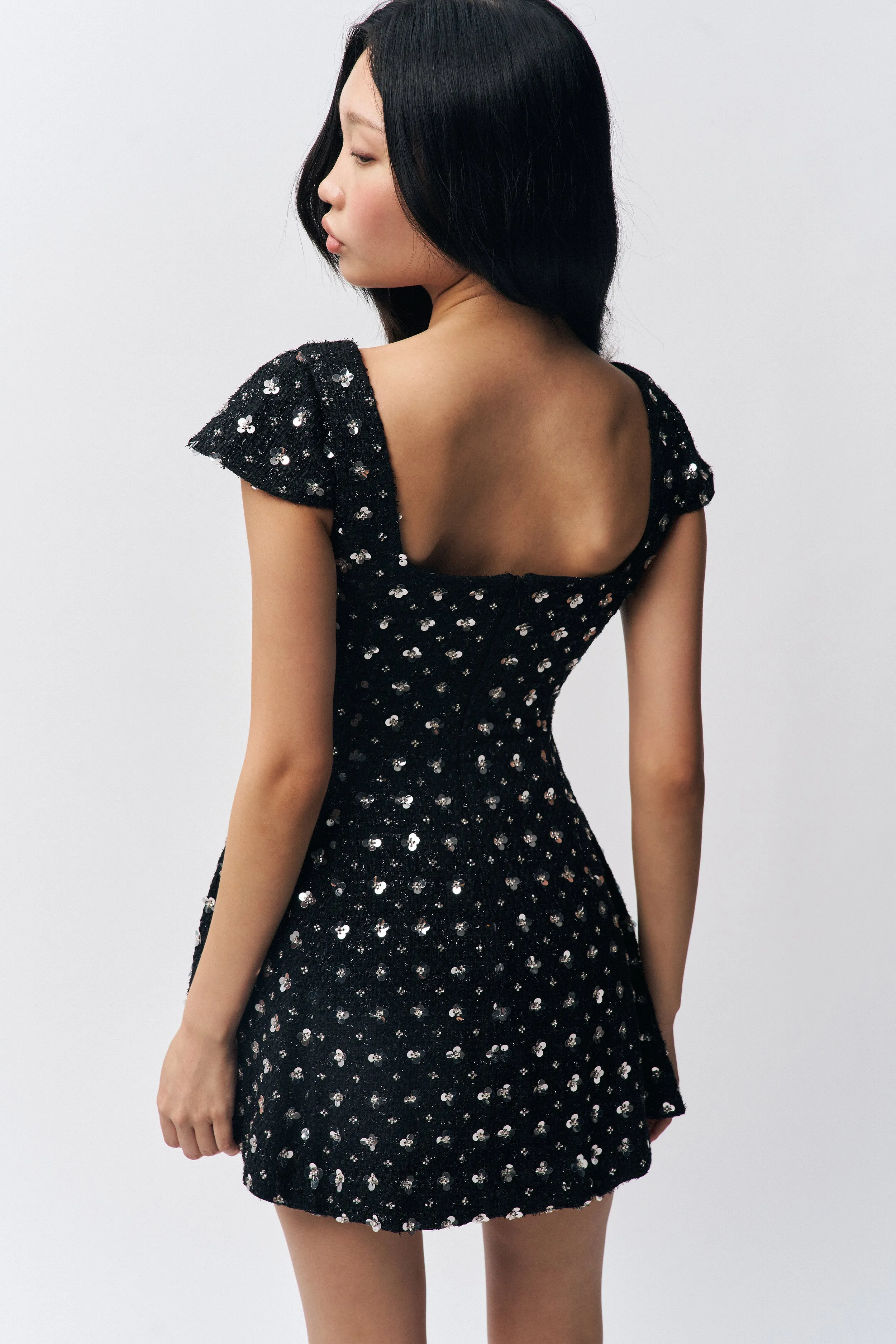 Shiloh Dress Halter neck Flowy-Shape