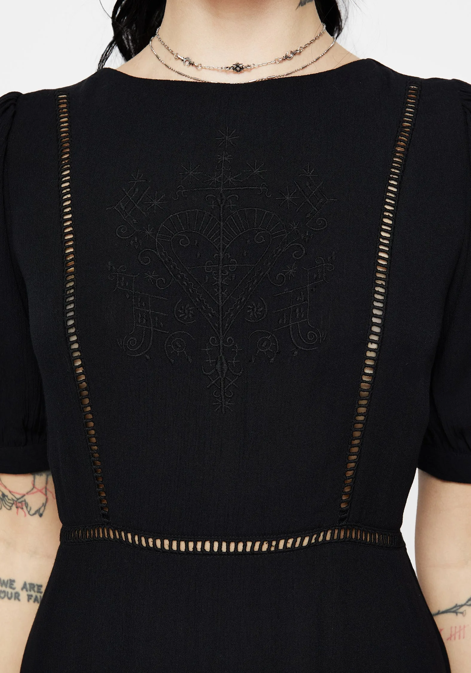 Petite Style Parisian Touch Blessing Puff Sleeve Tie Back Midi Dress