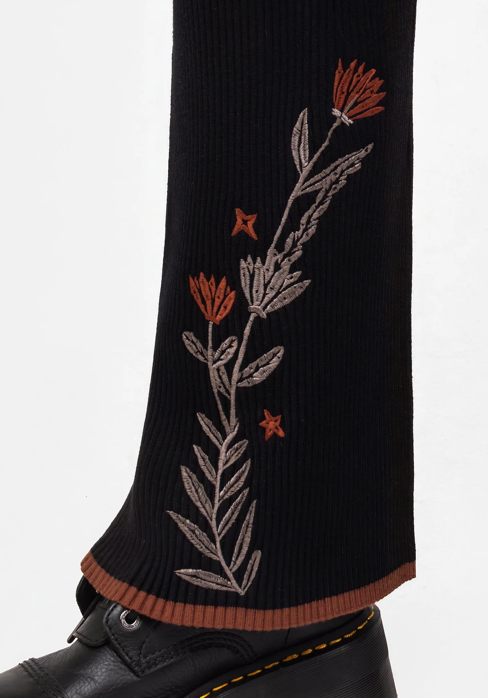 Season Ready Urban Trend Foxfire Embroidered Knit Joggers