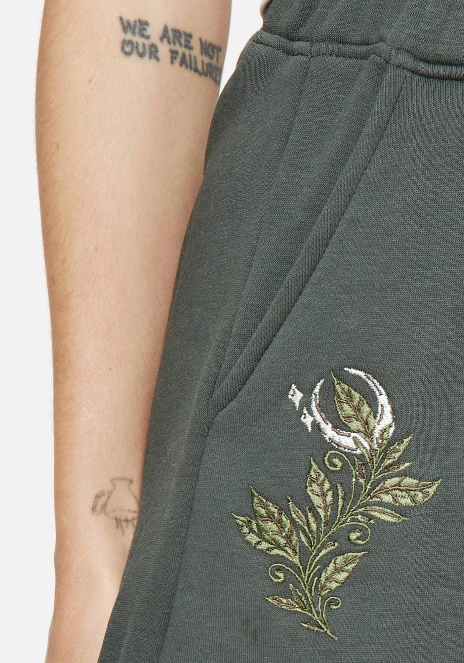 Mid Rise Fashion Details Nirah Cotton Embroidered Shorts