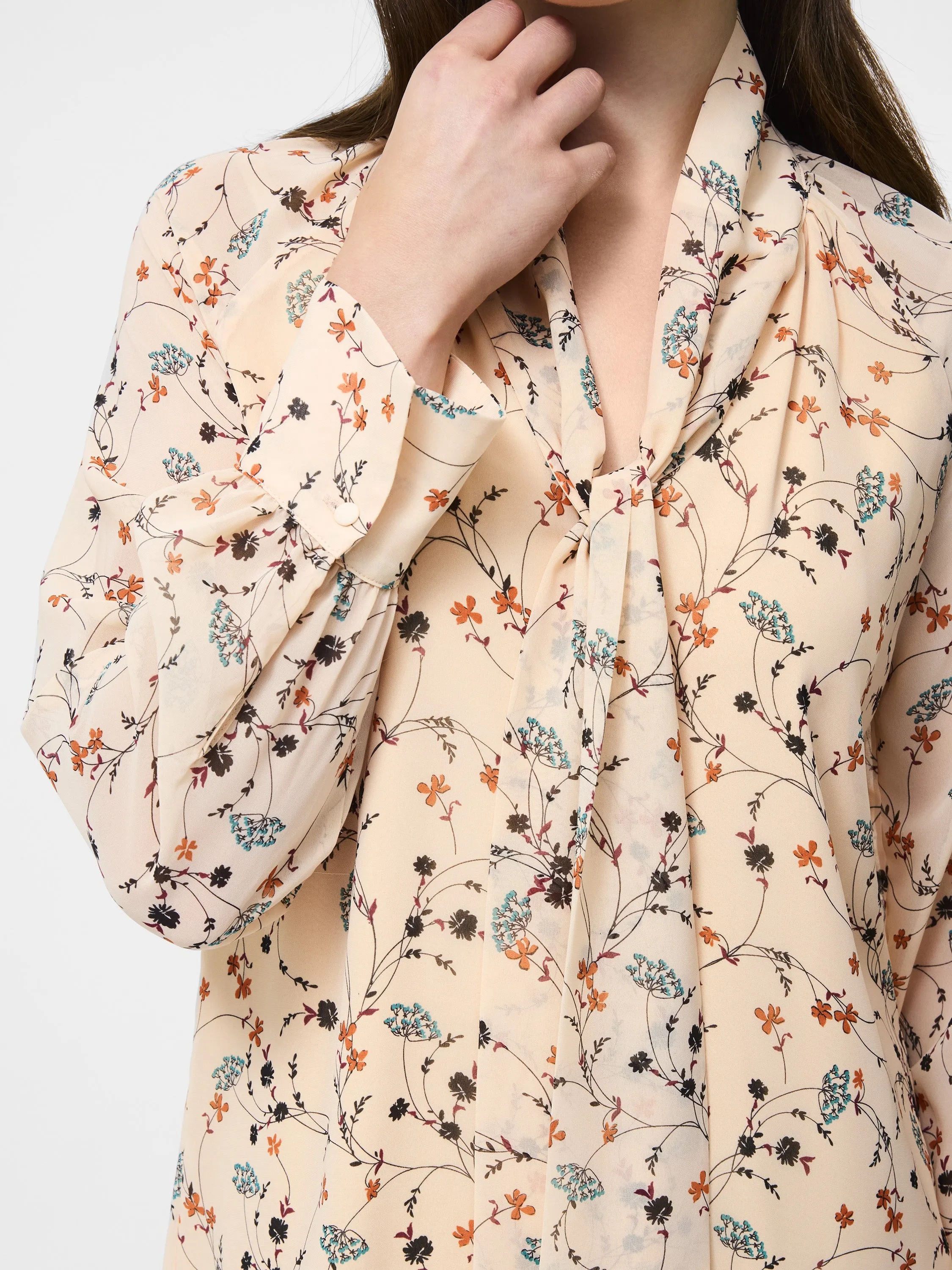 Pocket Reinforcement Leithia Wispy Chiffon Neck Tie Top