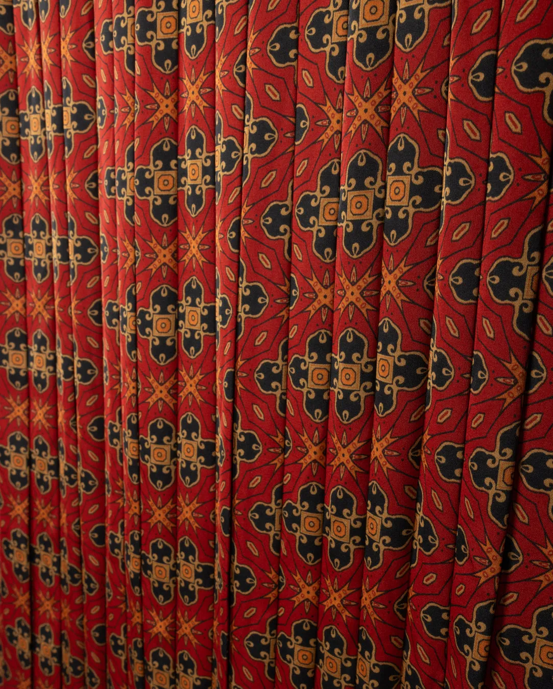 Loker Pleated Skirt Contoured Waist City Wear