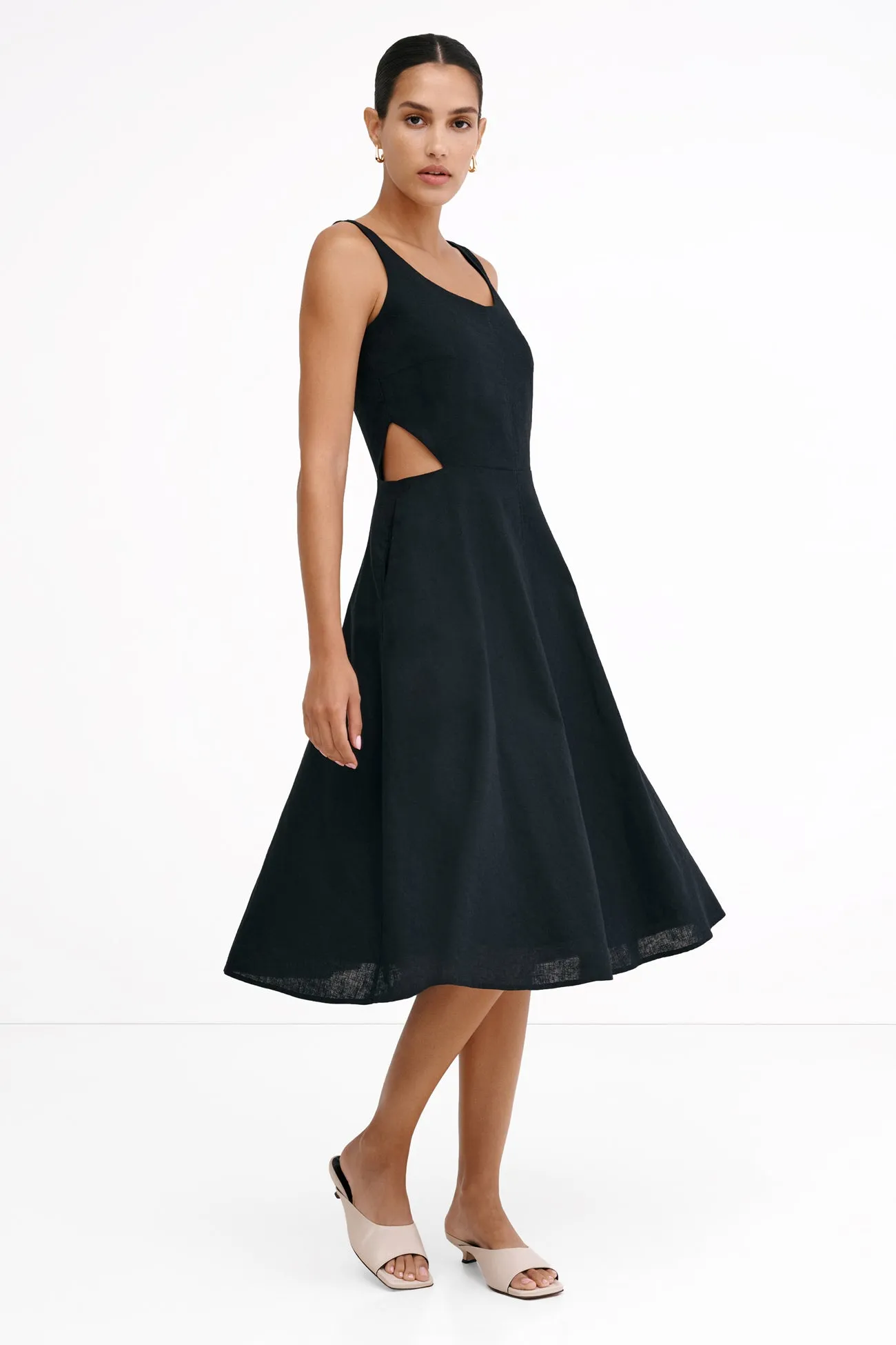 Calm Movement Winter Wrap Caroline Linen-Blend Dress