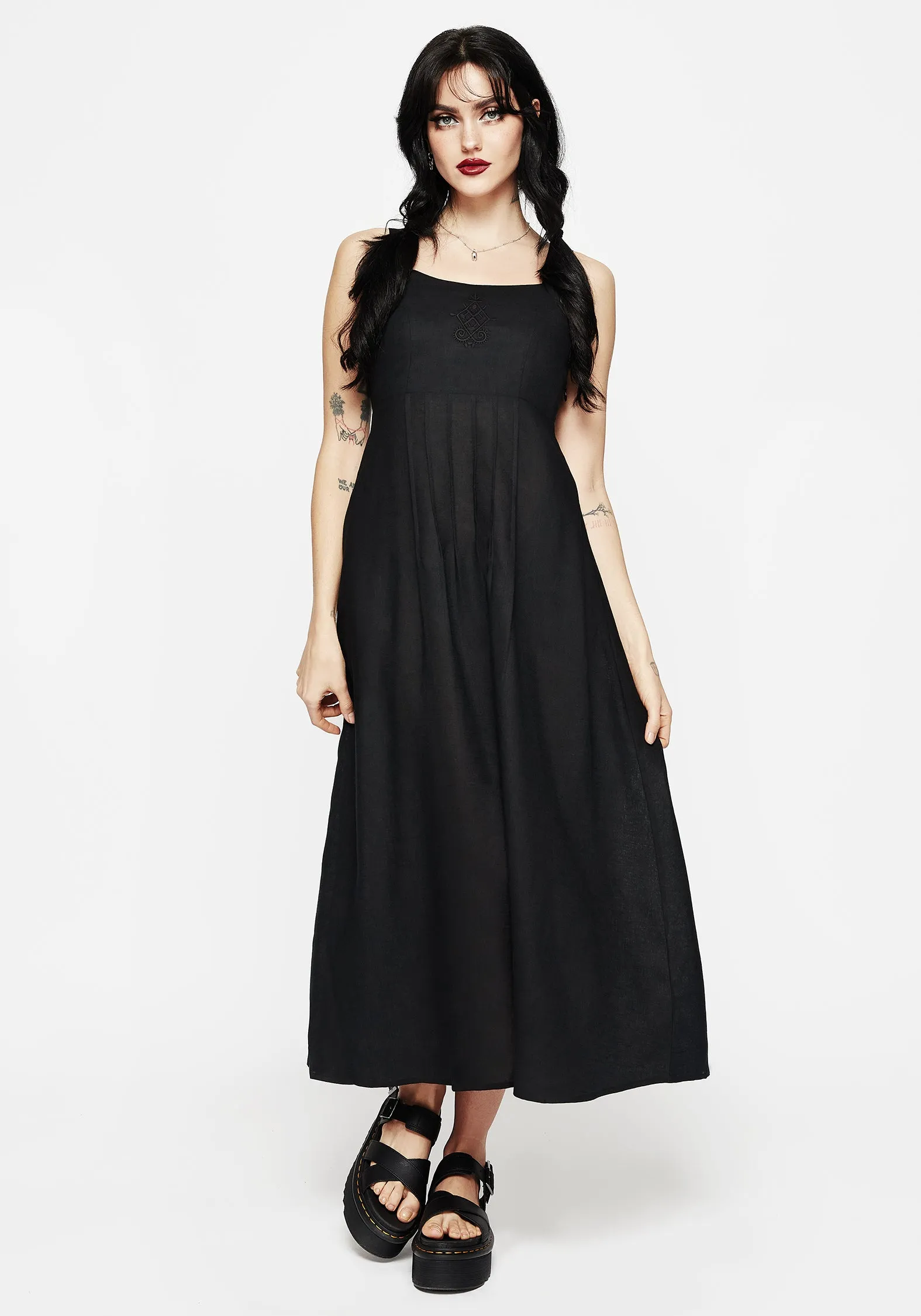 Walk Mood Merrymount Embroidered Midaxi Dress