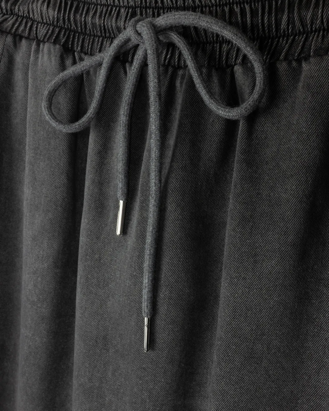 Clifford Chambray Elastic Waist Skirt Outfit Display