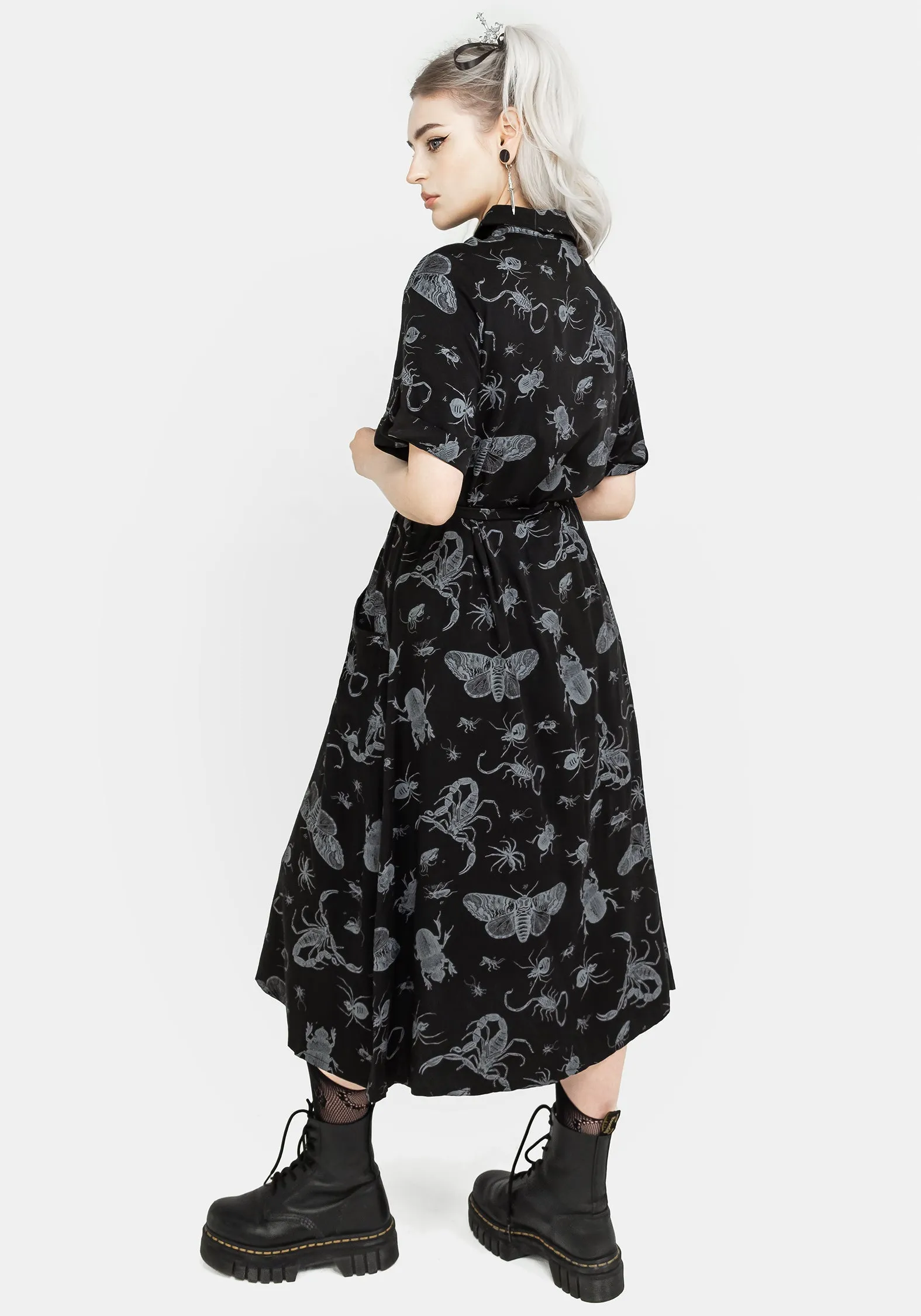 flattering appearance Pure Aesthetic Parasite Bugs Short Sleeve Midi Shirt Dress - Black