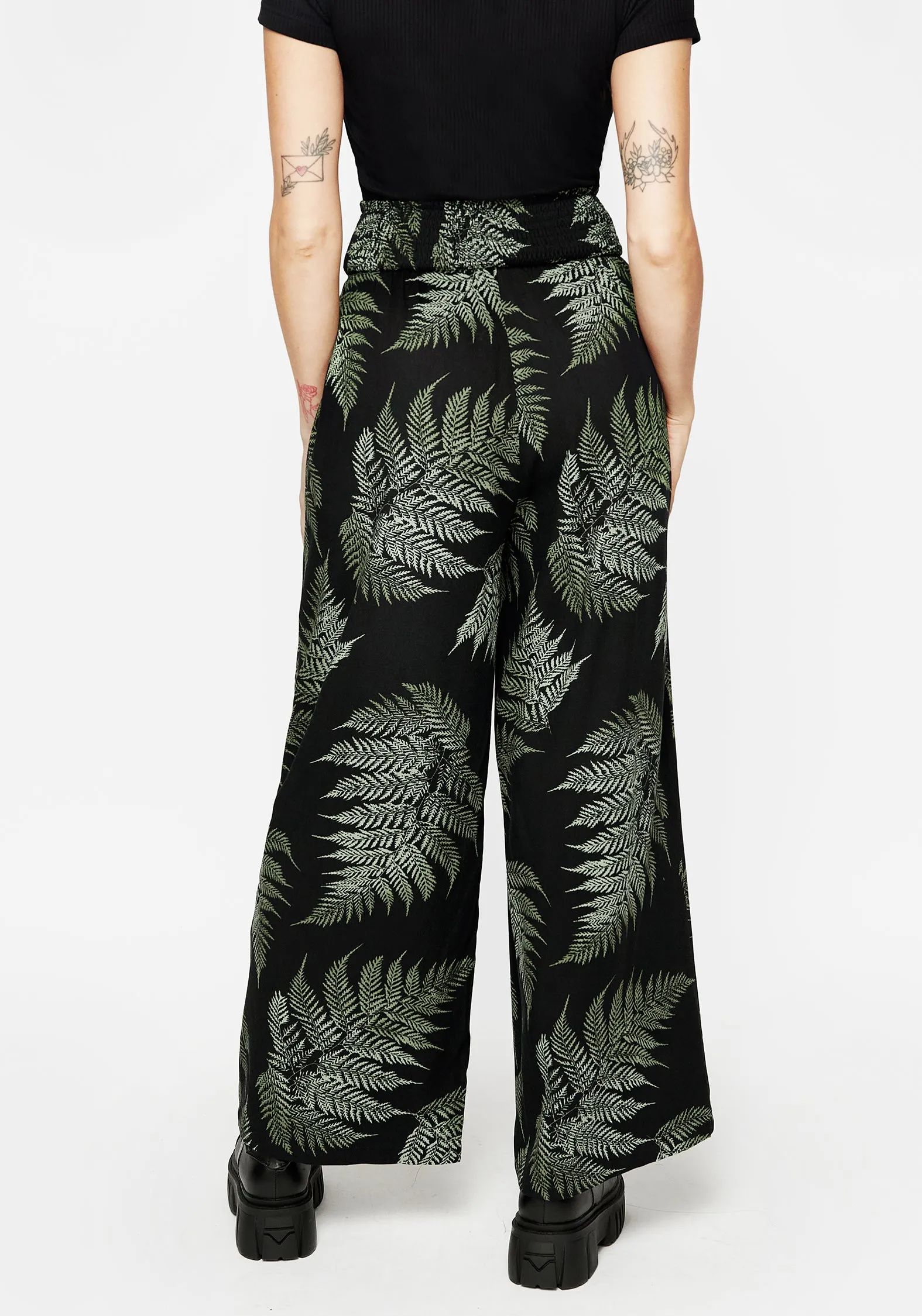 Fern Flowy Trousers Weekend Outfit Soft Texture
