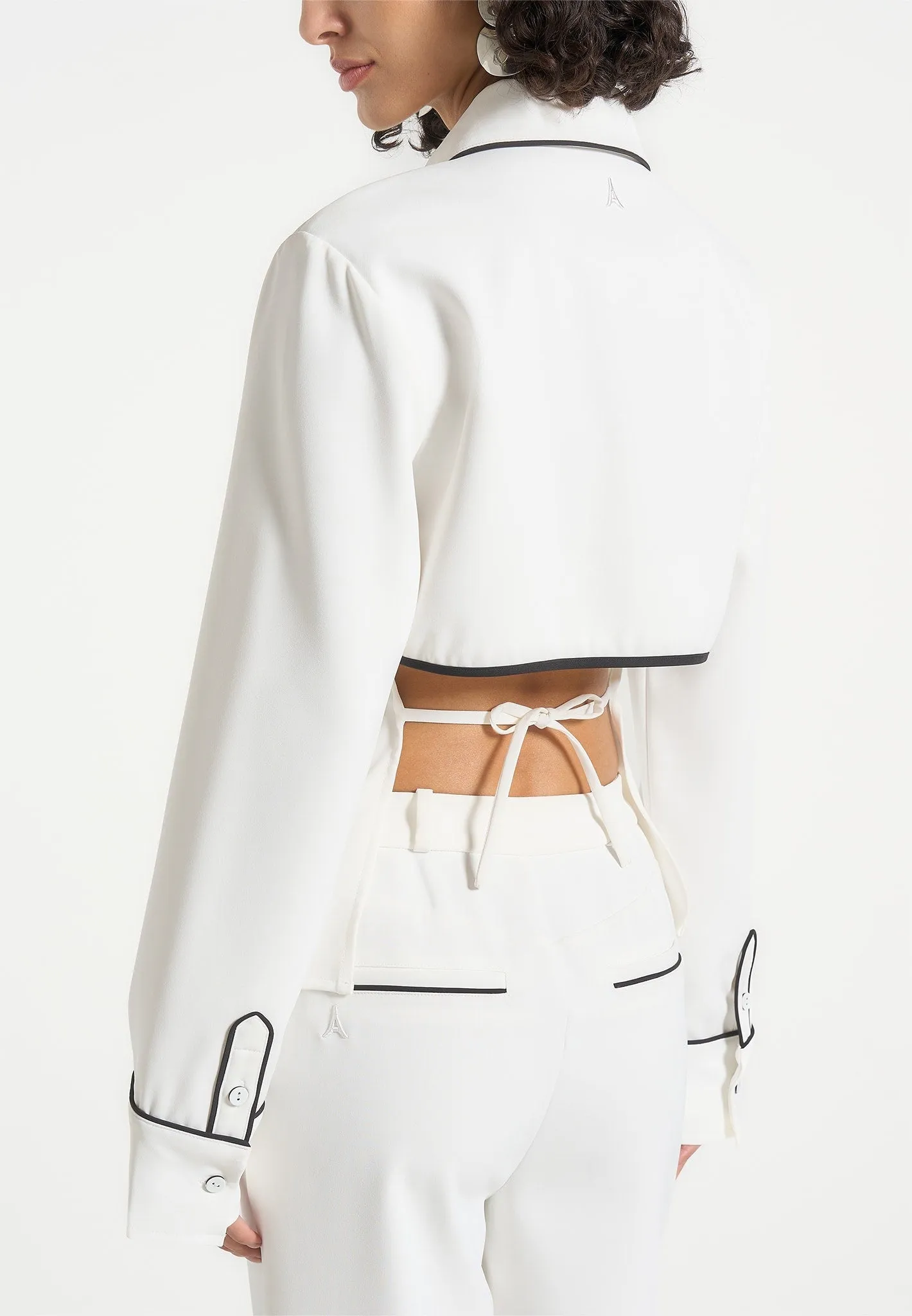Sleek Design Comfy Fit Contrast Piped Backless Tie Shirt - White/Black