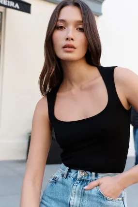 MinimalistSilhouette Jennie Top