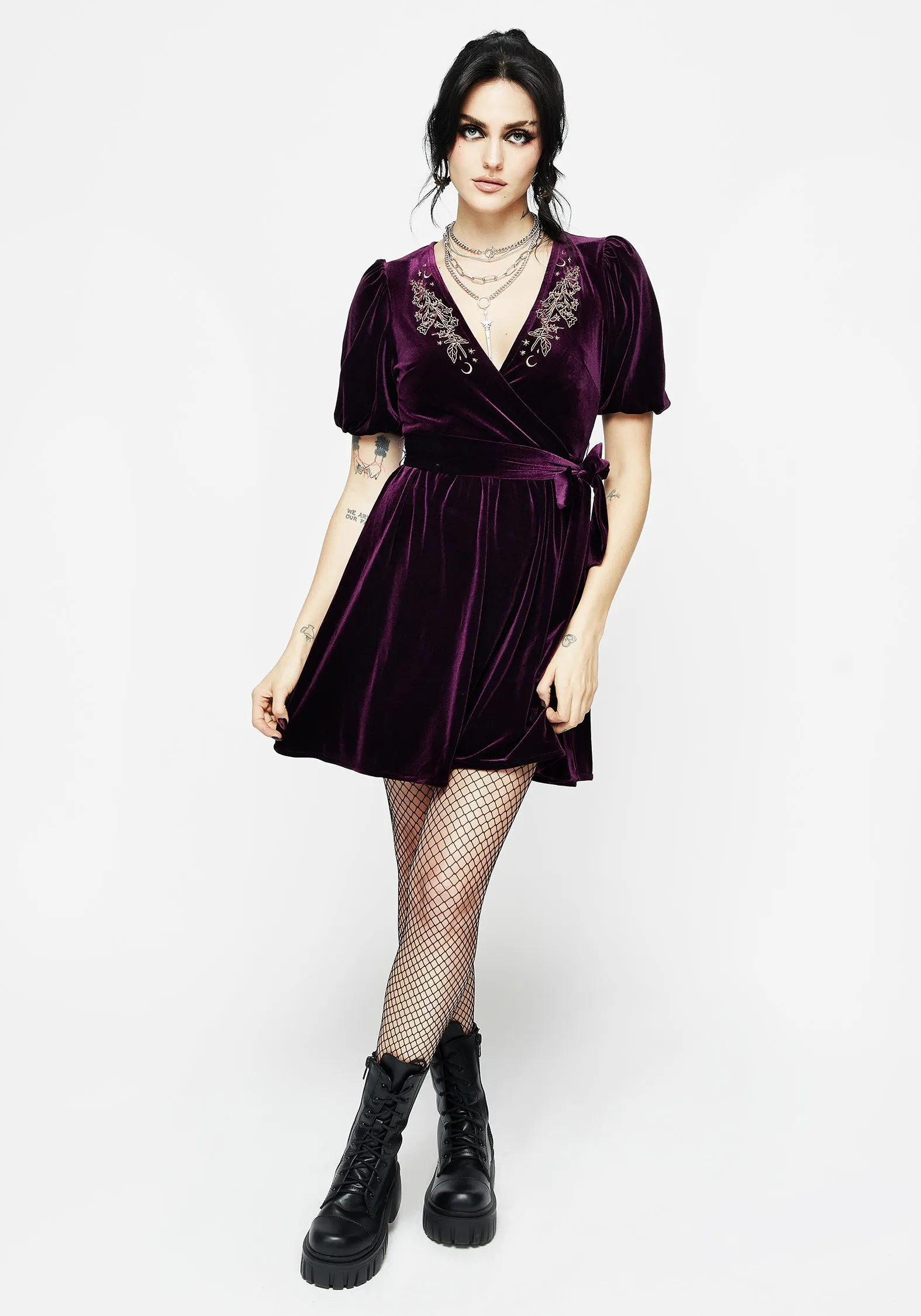 Smart Detail Daytime Look Hera Embroidered Mini Wrap Dress