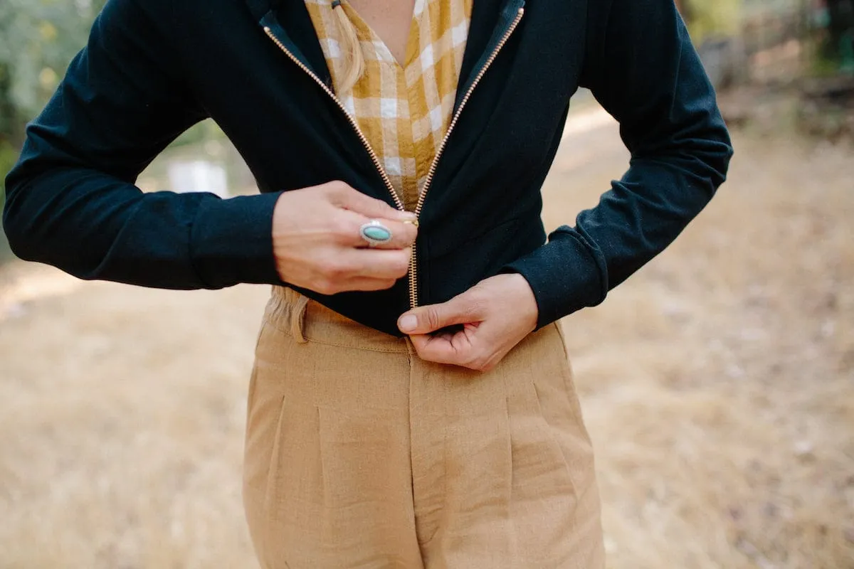 Cropped Hoodie In Black Luxe Touch Comfortable Style