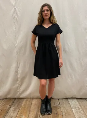 Smooth Blend Flexible Fabric Dolman Dress in Black Linen