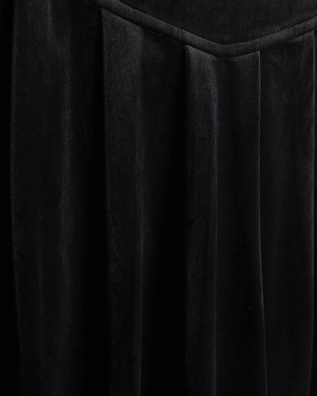Reinforced Seams Mid Rise Velour V Waist Pleat Skirt