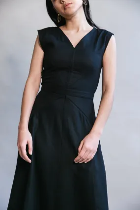 Xena Dress in Black Linen Must-have Urban Drape