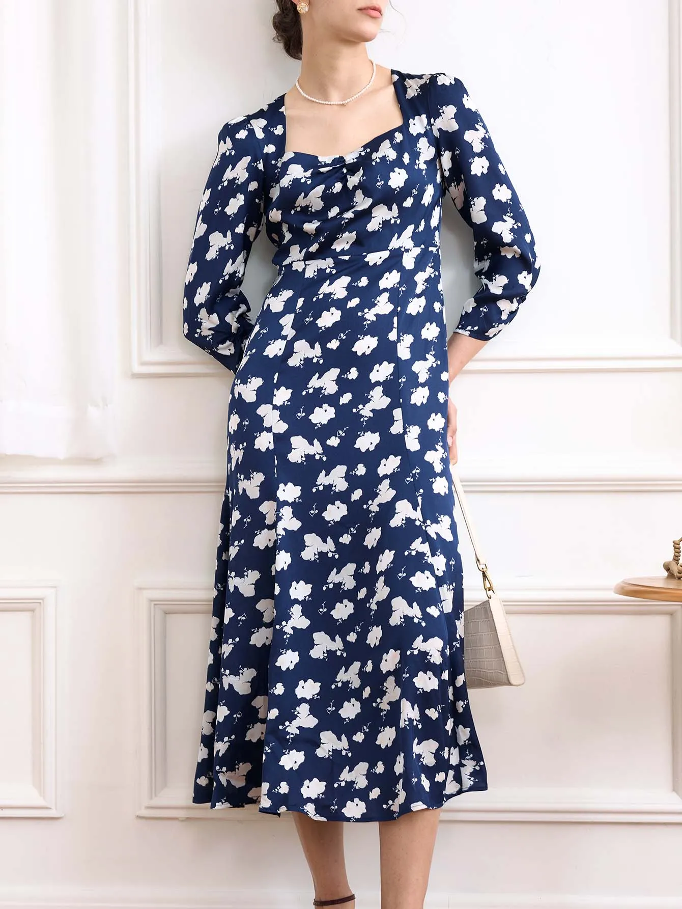 Ensley Floral Printed Black Dress Flowy casual dress Slimming Shape