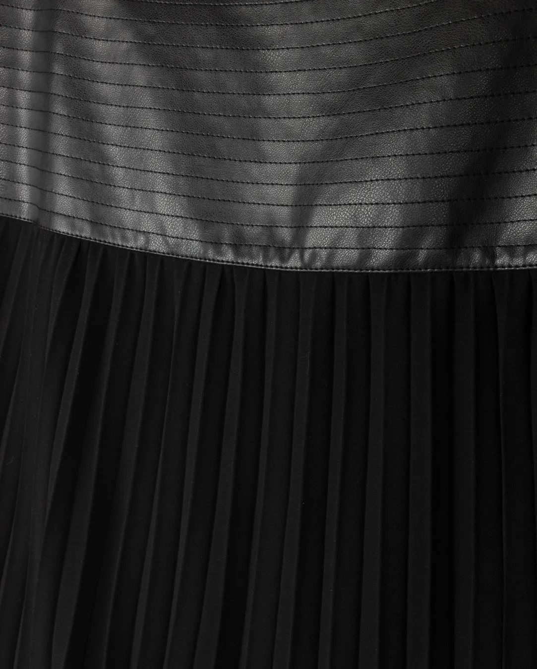 Leather Waist Detailed Skirt Modern Luxe