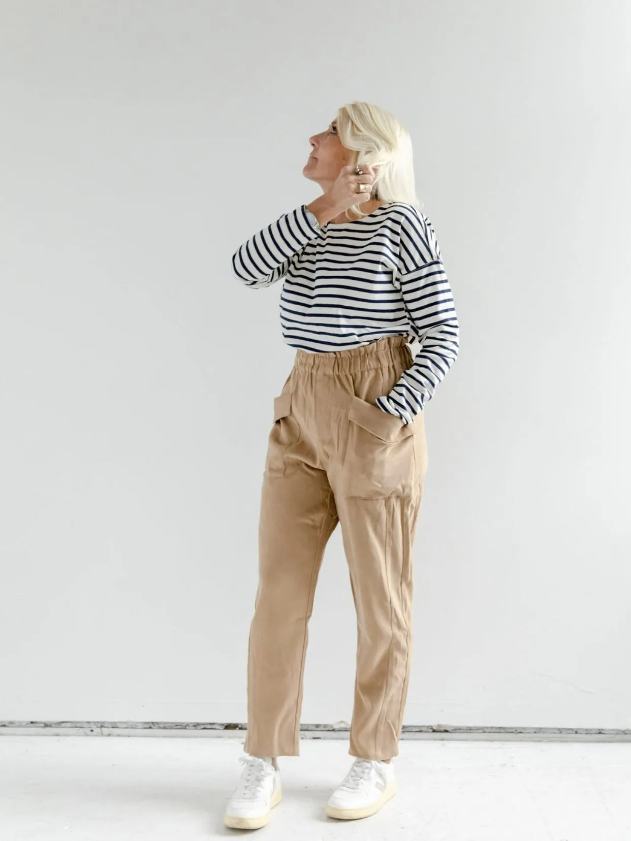Minimal Outfit Khaki Weekender Pant