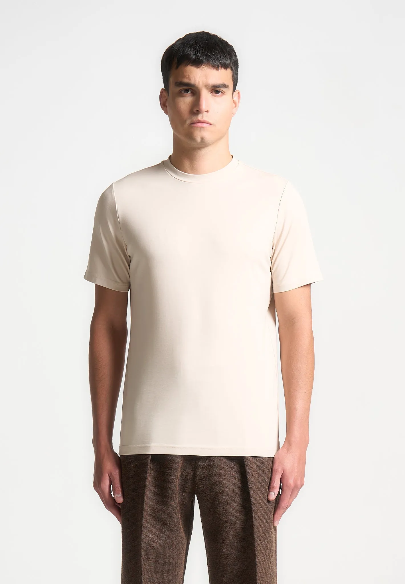 Armand - Fitted Luxe T-Shirt - Cream Youthful Vibe Backpacking Trip