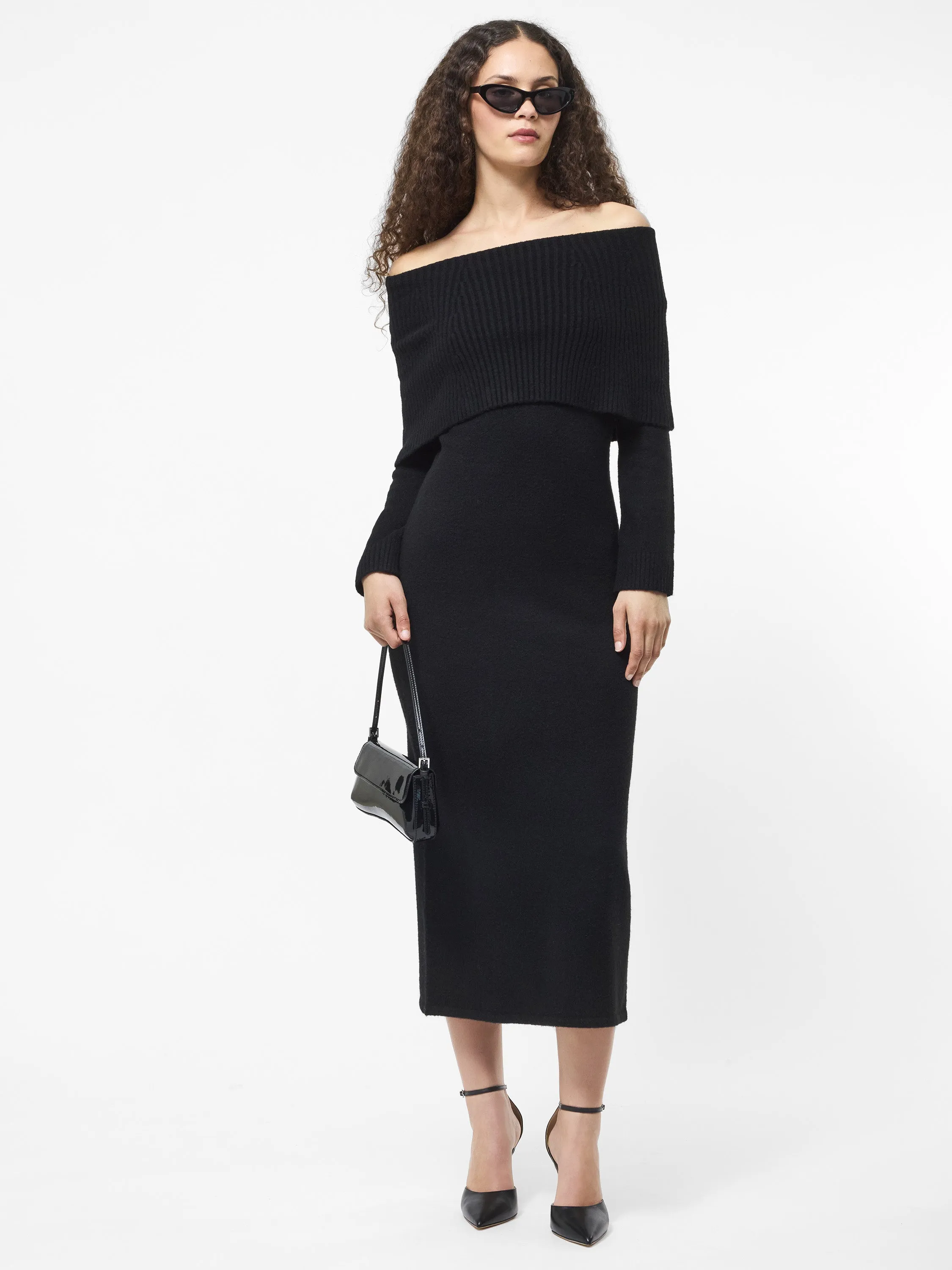 Noble Aura Comfortable Layer Emilia Knit Off Shoulder Dress