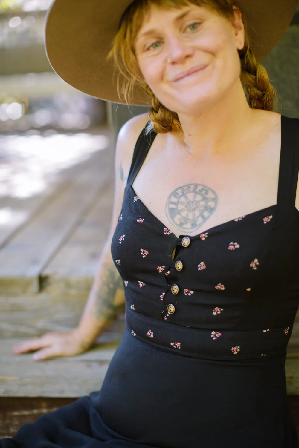 Gemma Dress in Black and Floral Baby-Shower