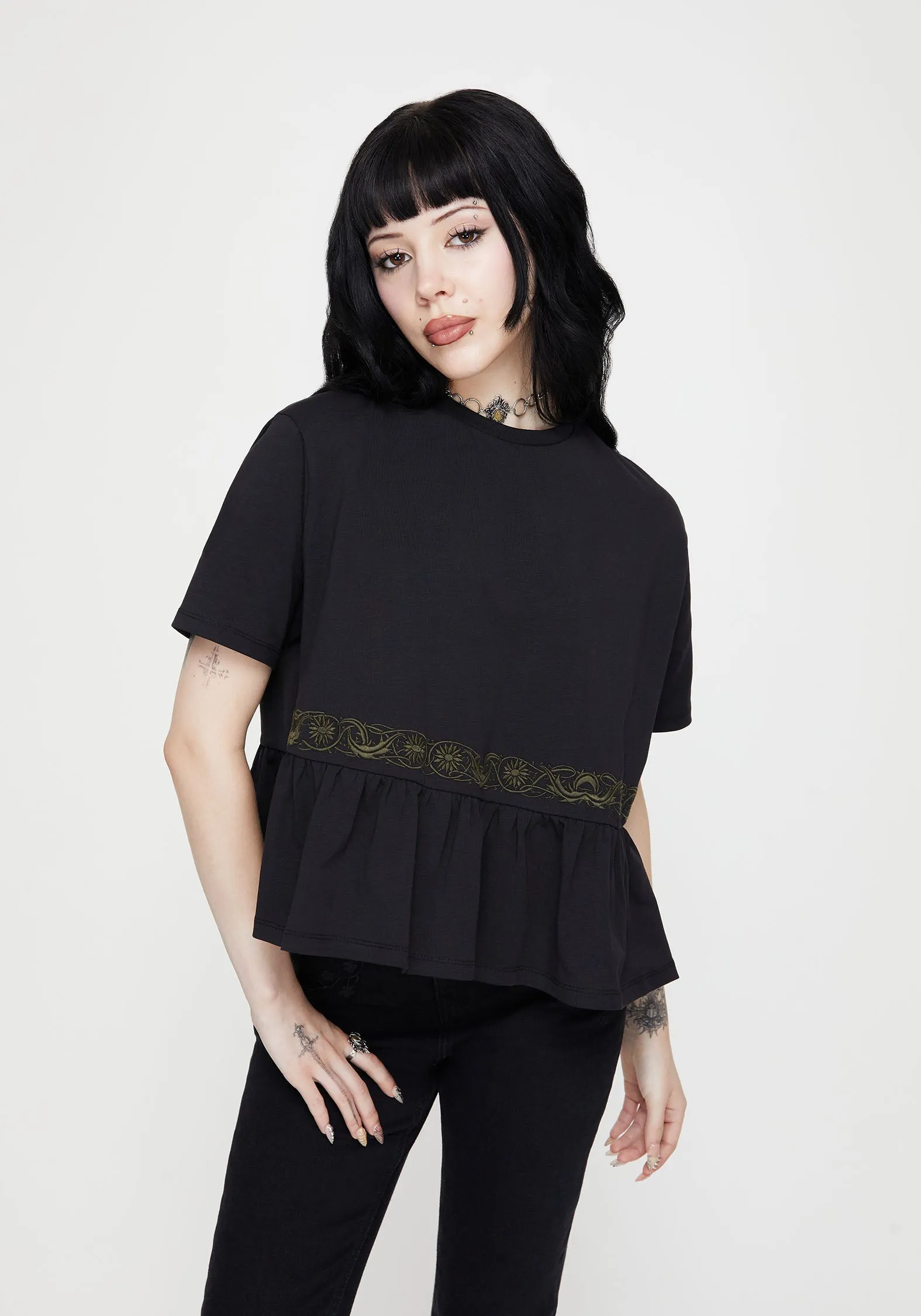 Sweat Absorbing Lining Fianna Embroidered Ruffle Hem Crop T-shirt