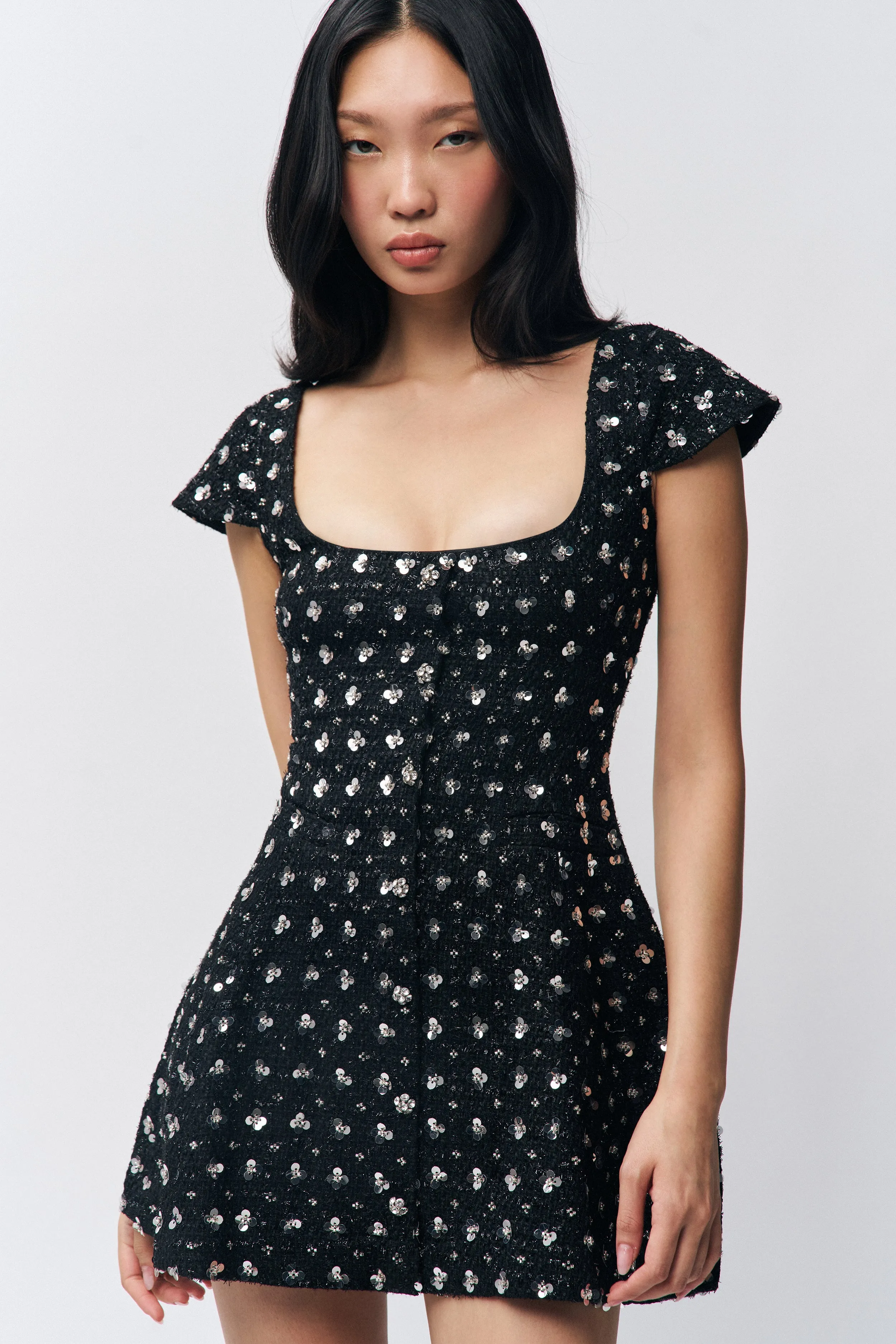 Shiloh Dress Chic Design V Neckline