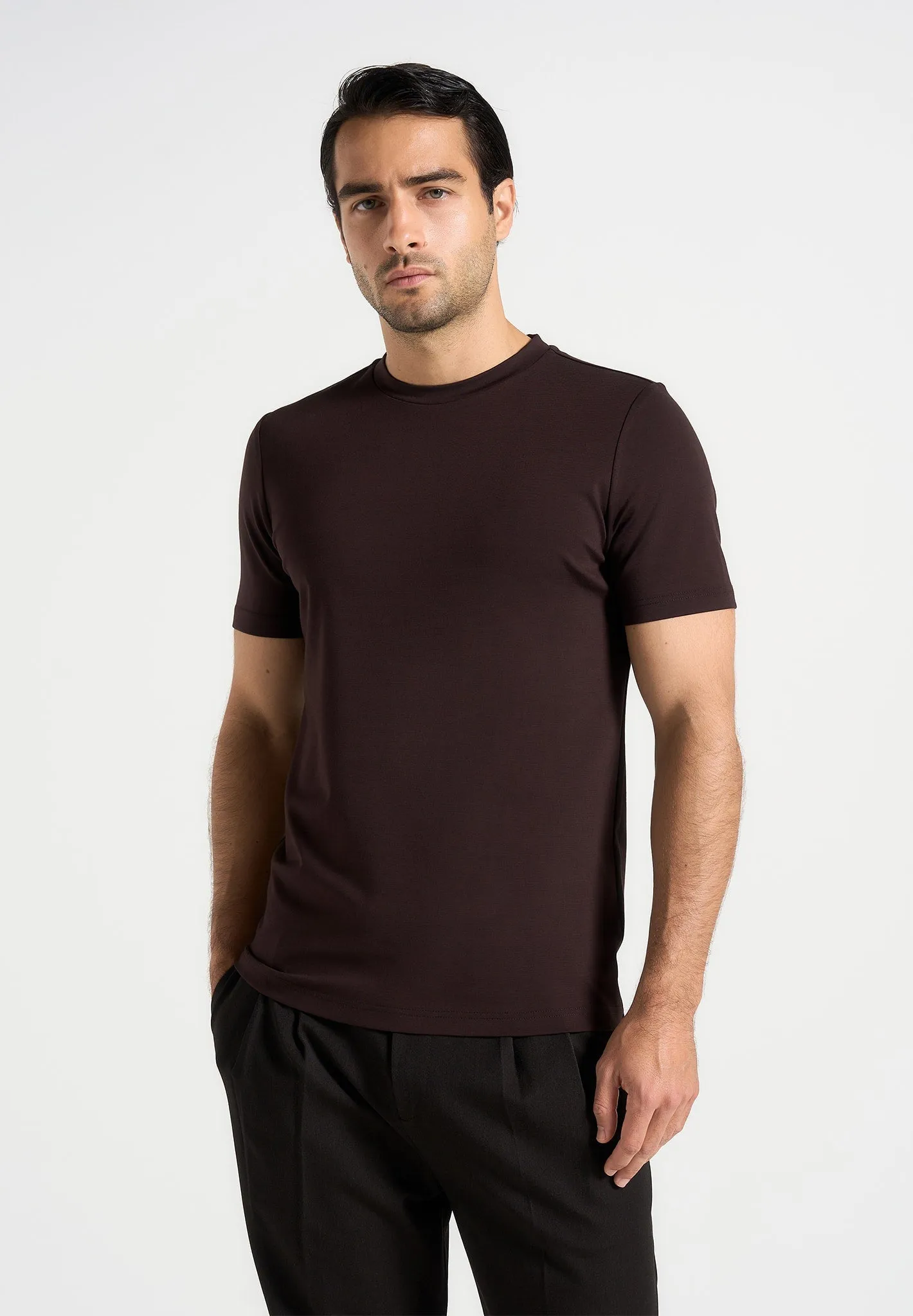 Armand - Fitted Luxe T-Shirt - Brown Workwear Style Daytime Look