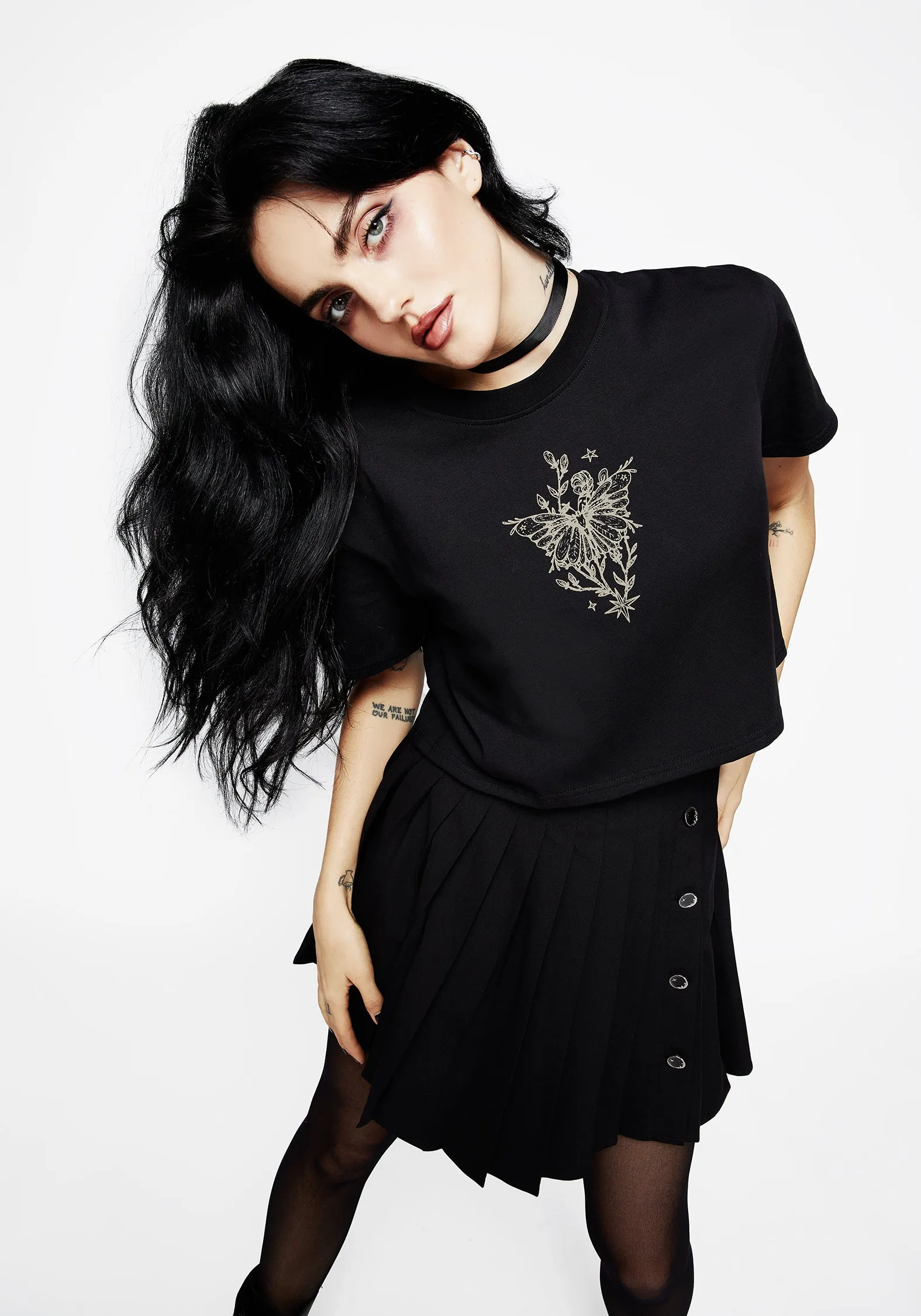 SeamFreeShoulder NonRestrictive Fit Hawkmoth Graphic Print Boxy Crop Tee