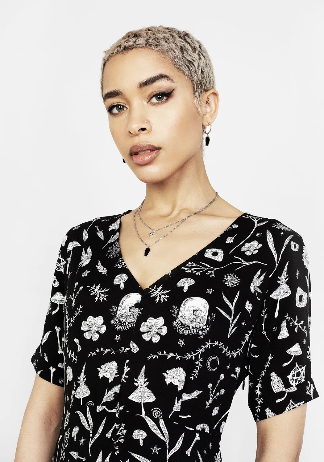 Minimalist Girl Flight Hall HEDGEWITCH V-NECK MIDI DRESS