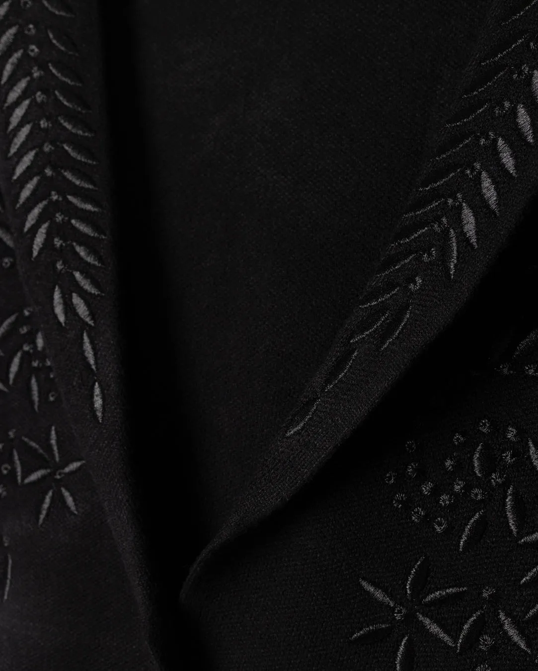 Enhanced Edge Binding Knit Embroidered Crop Blazer