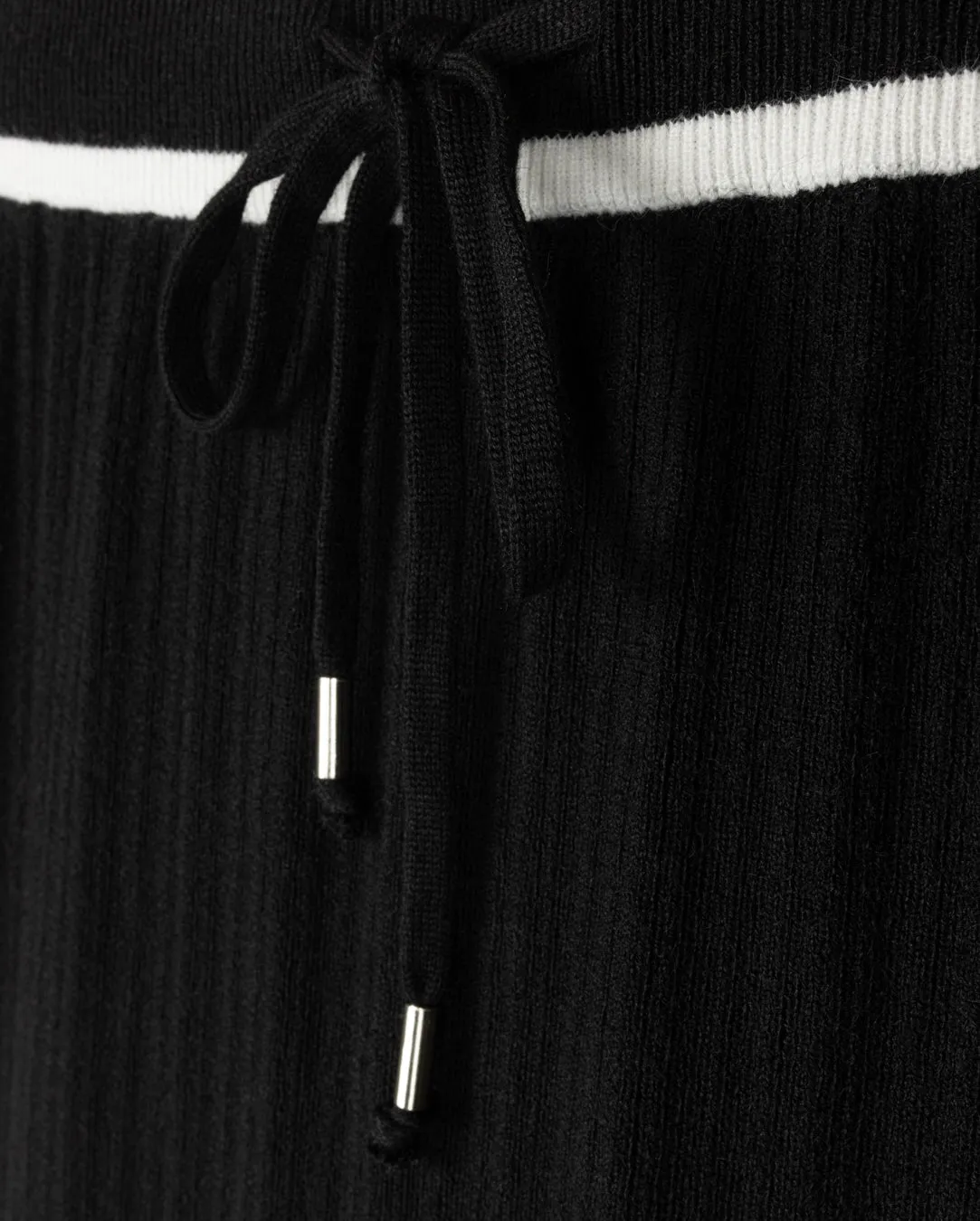 Matte Texture Jalo Knit Skirt