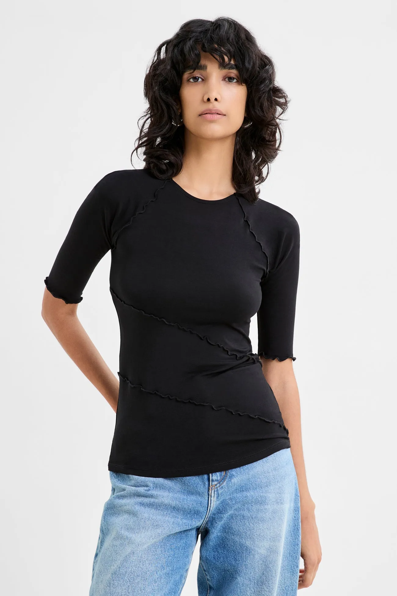 Demi Top Simple Look