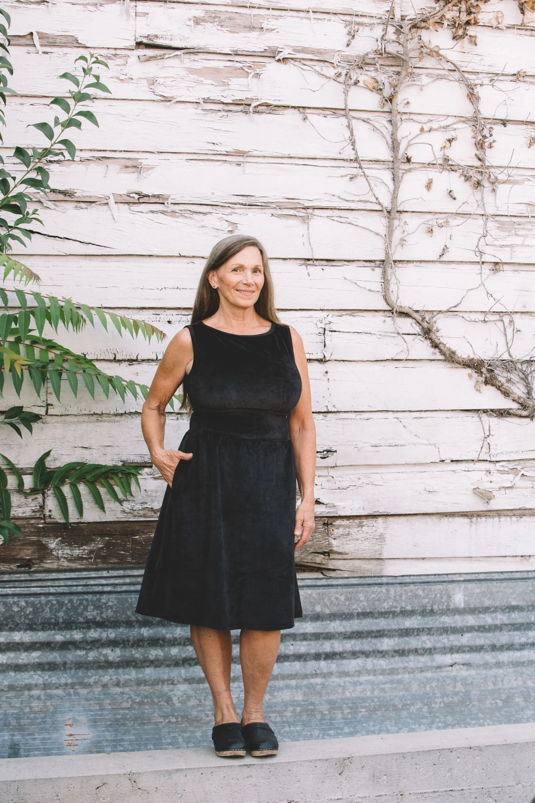 Capsule-Wardrobe Luxury-Fabric Mere Dress in Black Ribbed Velvet