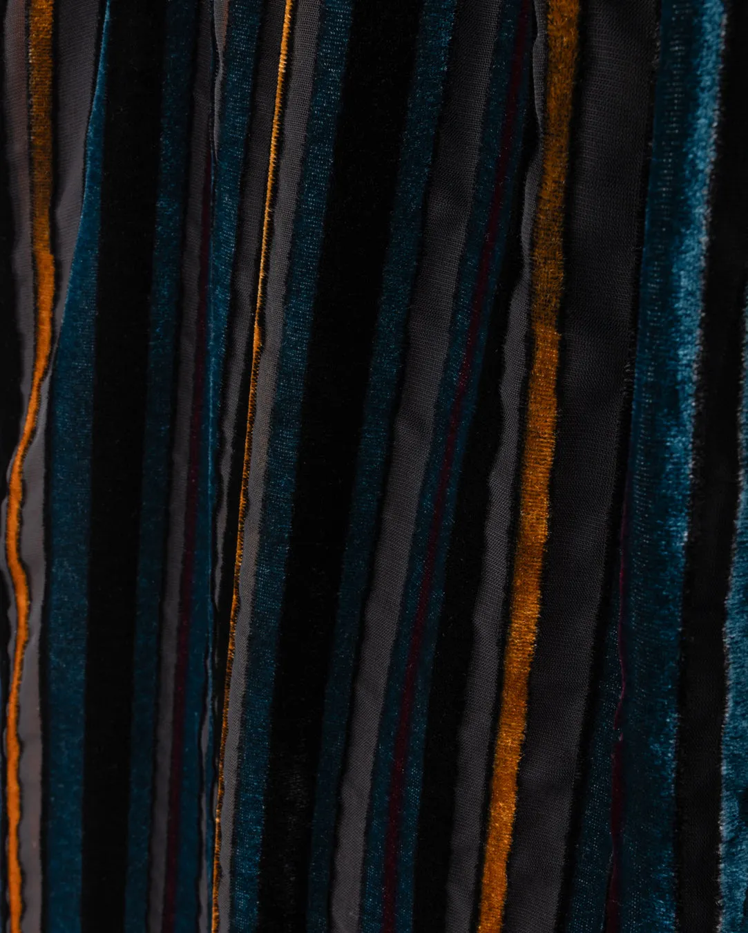 Simple Outfit Metallic Finish Mesh Pleat Front Skirt