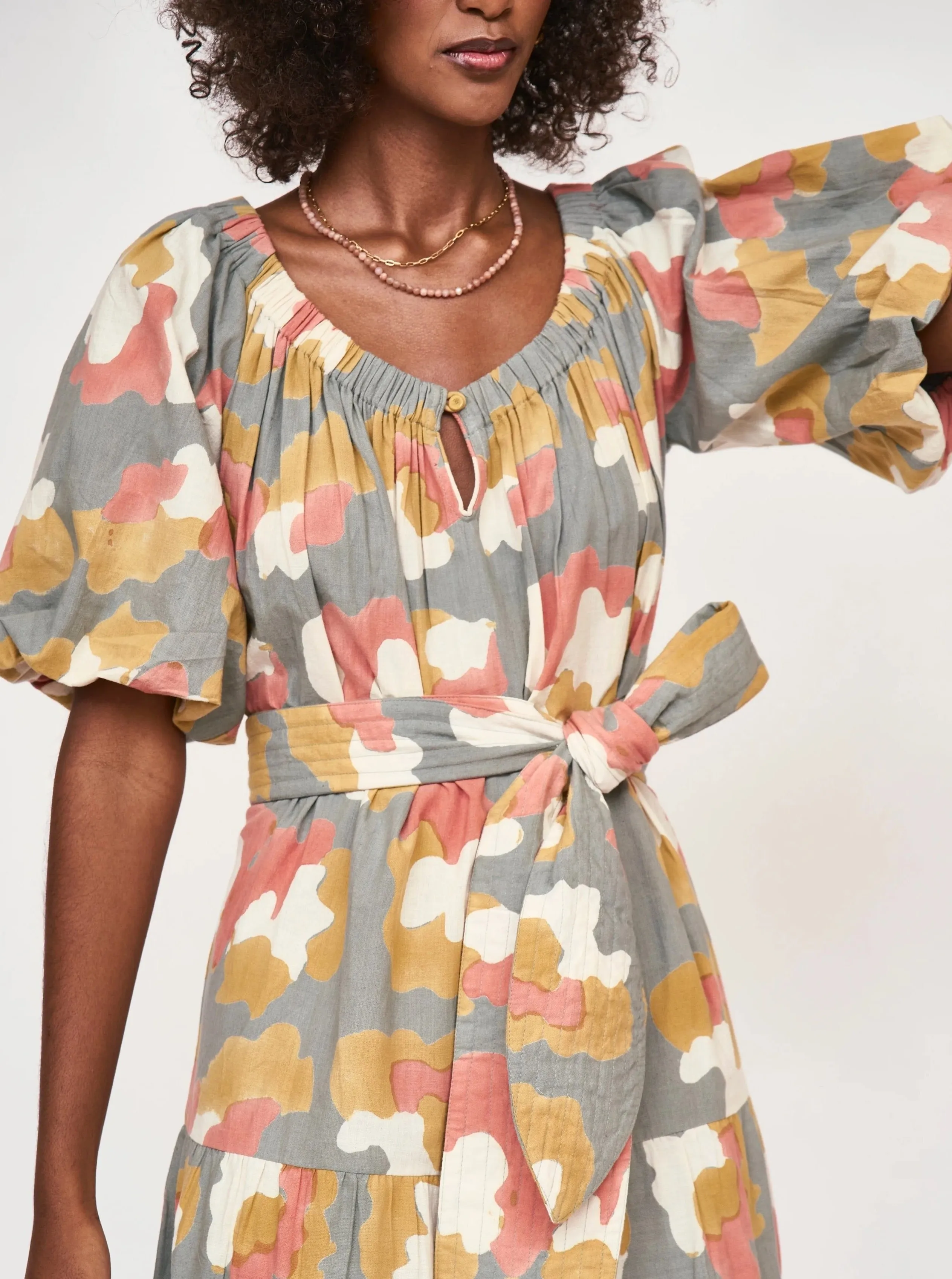 Mirth Capri in Waterlilly Modern and Feminine