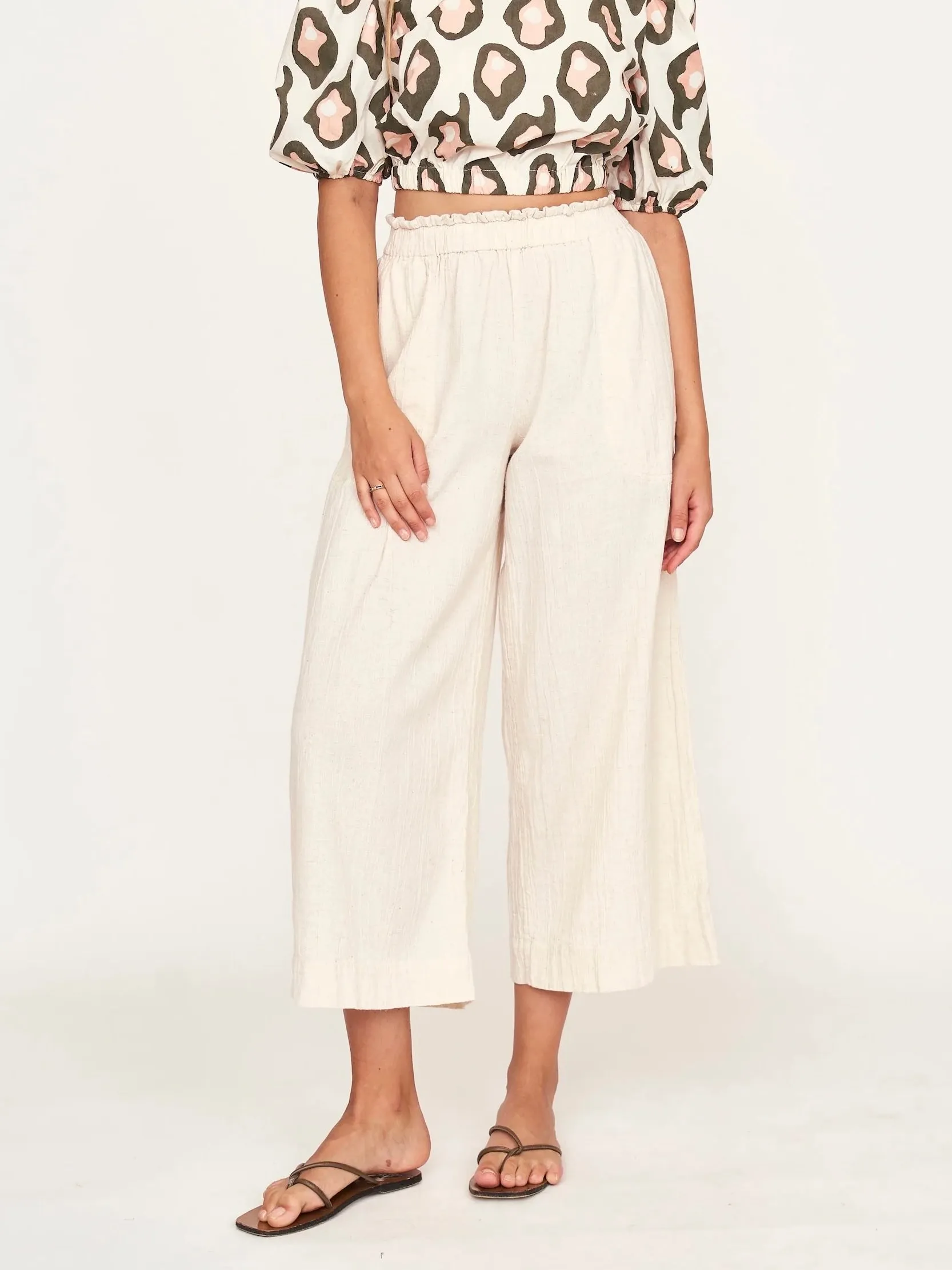 Outfit Essential Relaxed Taper Mirth Pant in Oatmeal