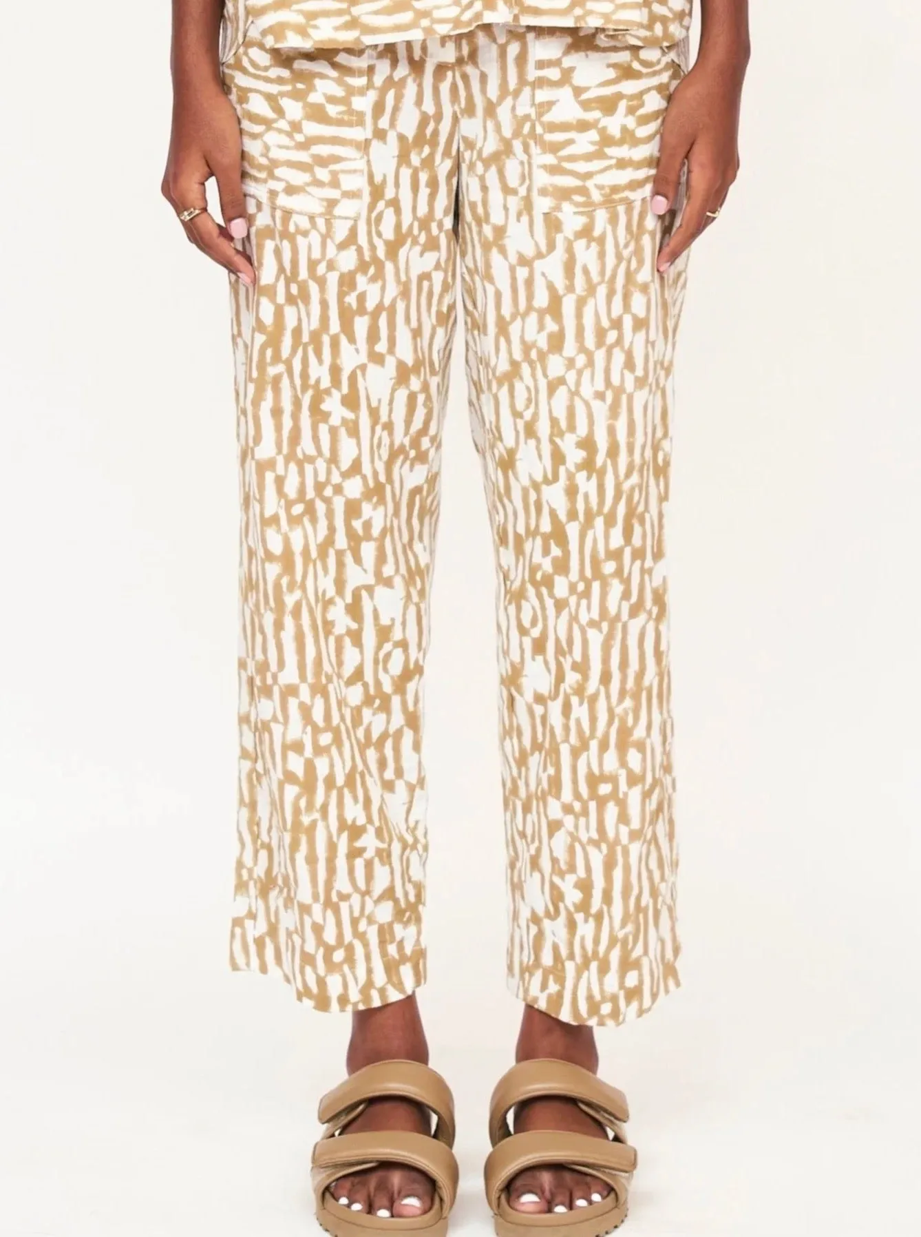 Earthy Modern Minimalist Office Wear Bold Road Trip Mirth Tivot Slim Pant in Driftwood
