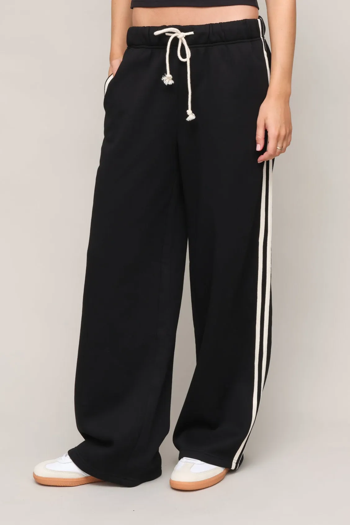 Stay Flexible Line Up Striped Side Sweatpants
