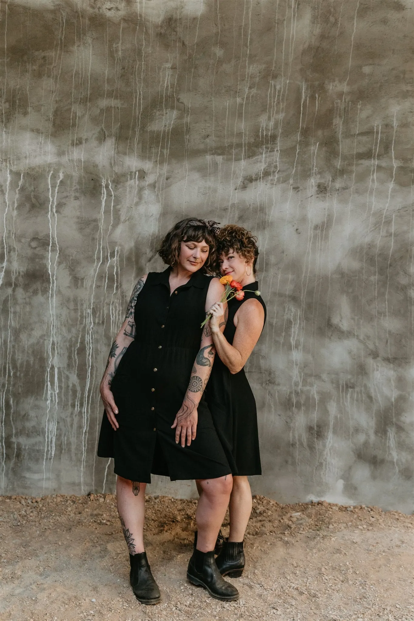 Mona Dress in Black Linen Travel-Essential Subtle Lines