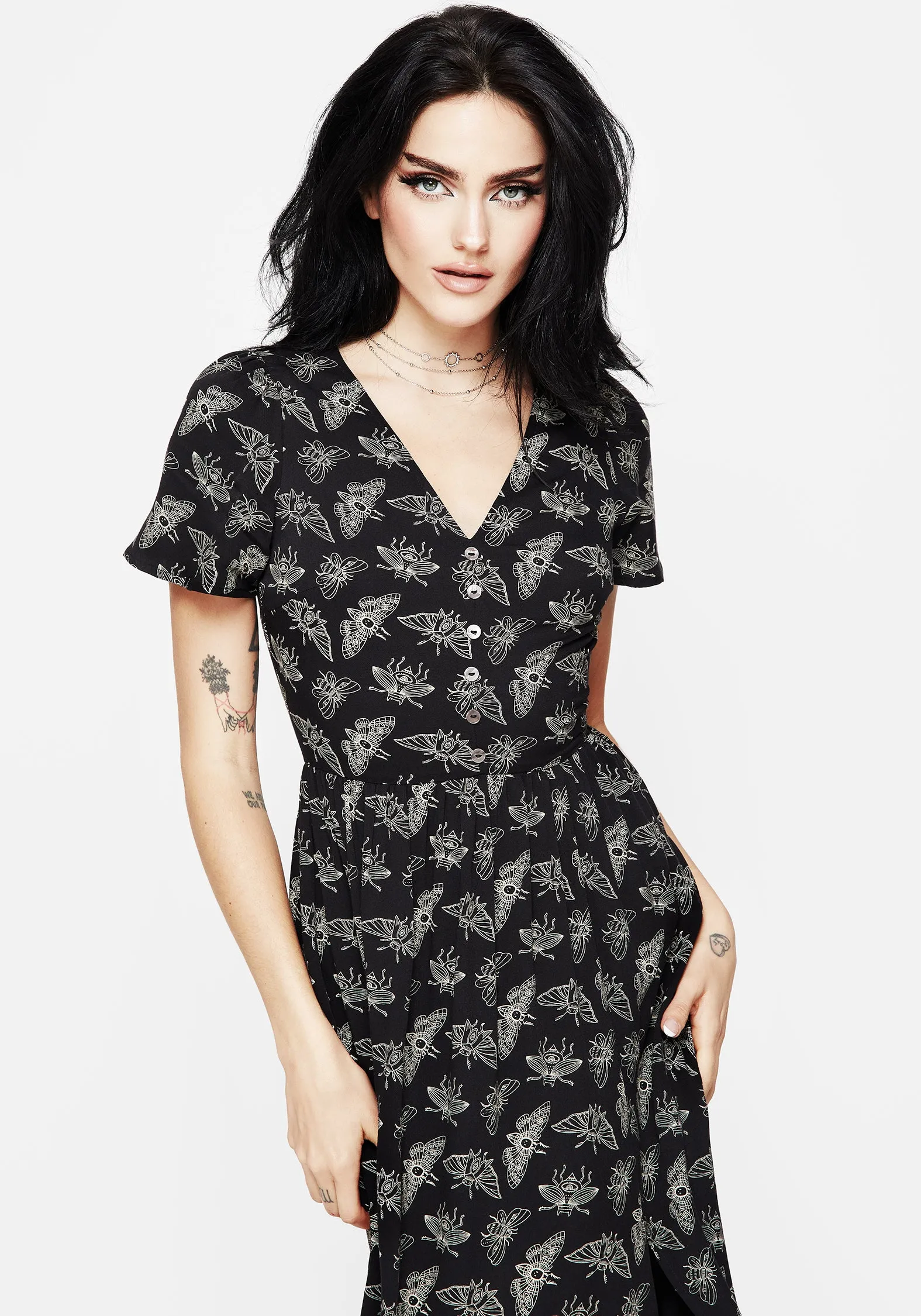 Mortmoth Short Sleeve Midi Dress Sleek Volume Fine Details