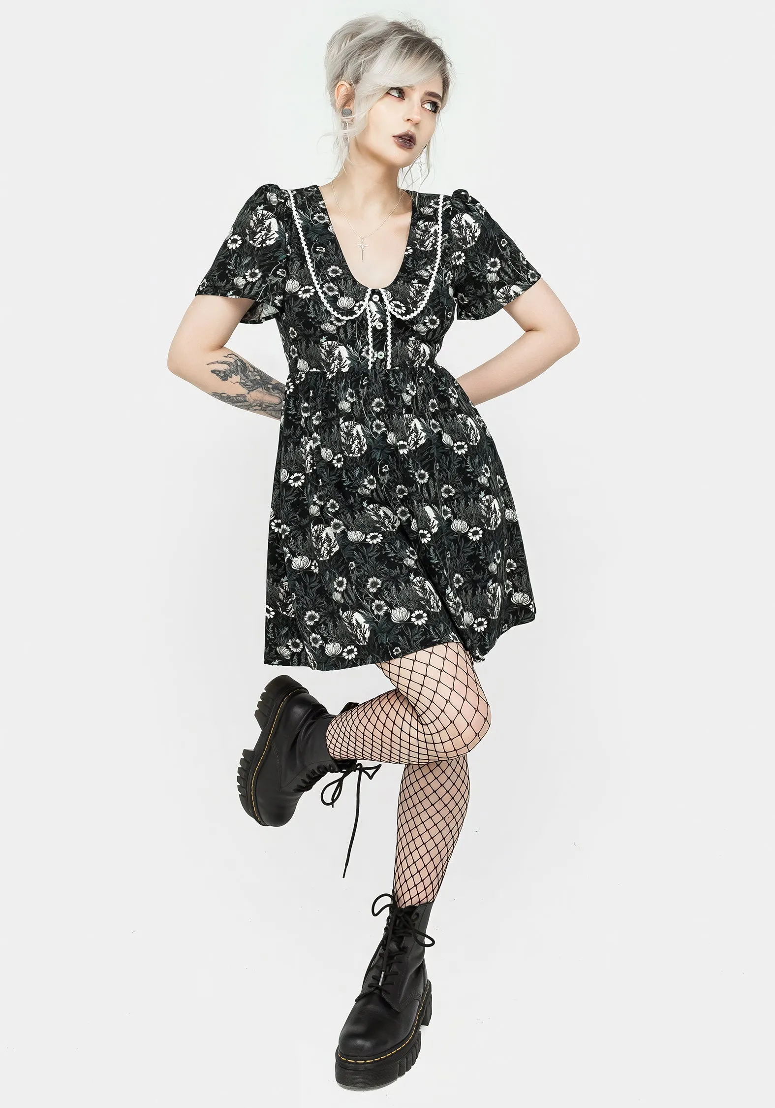 Travel-friendly Slender Look Nightbloom Collared Mini Dress