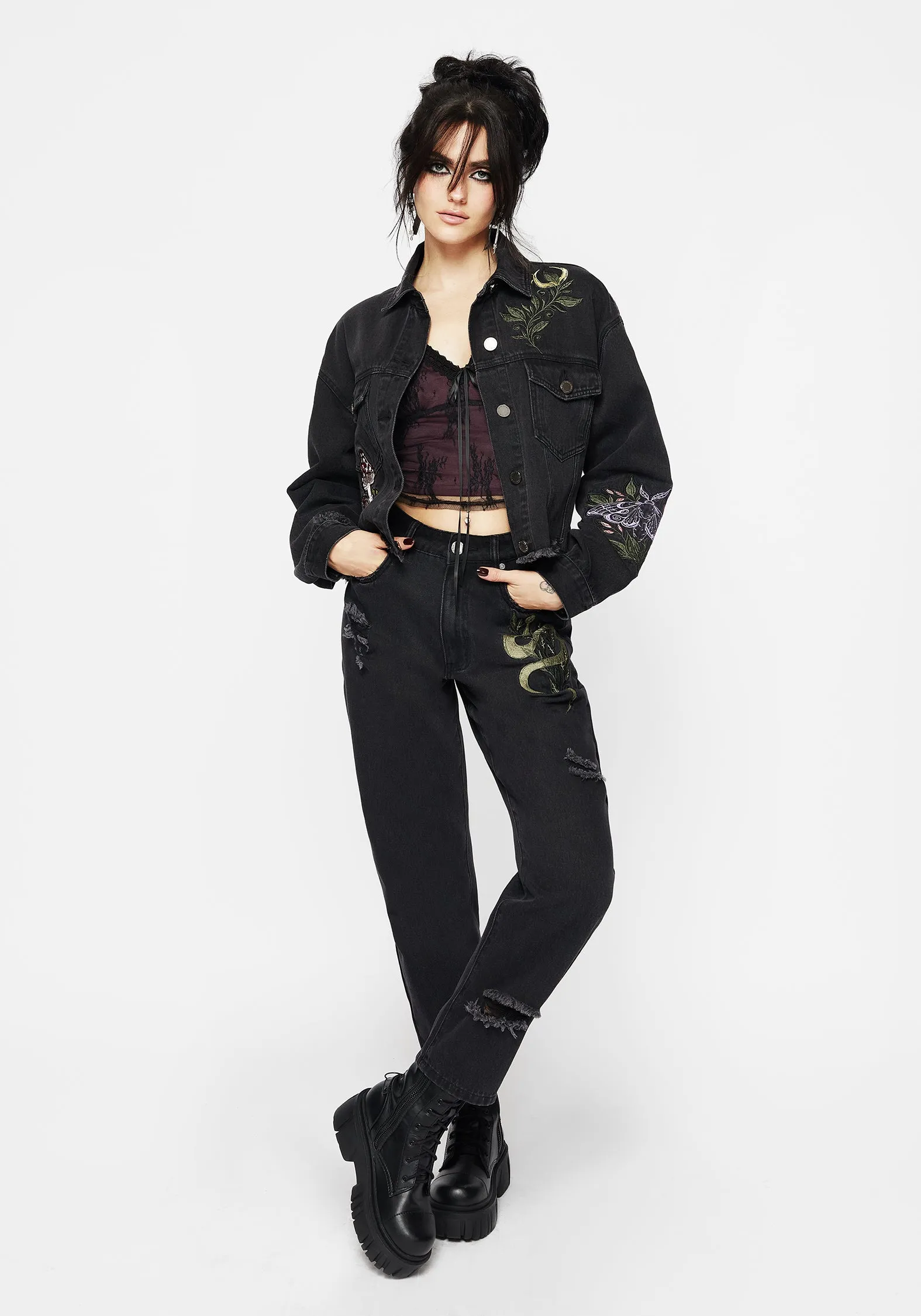 Outdoor Fashion Chill Style Nirah Embroidered Distressed Mom Jeans