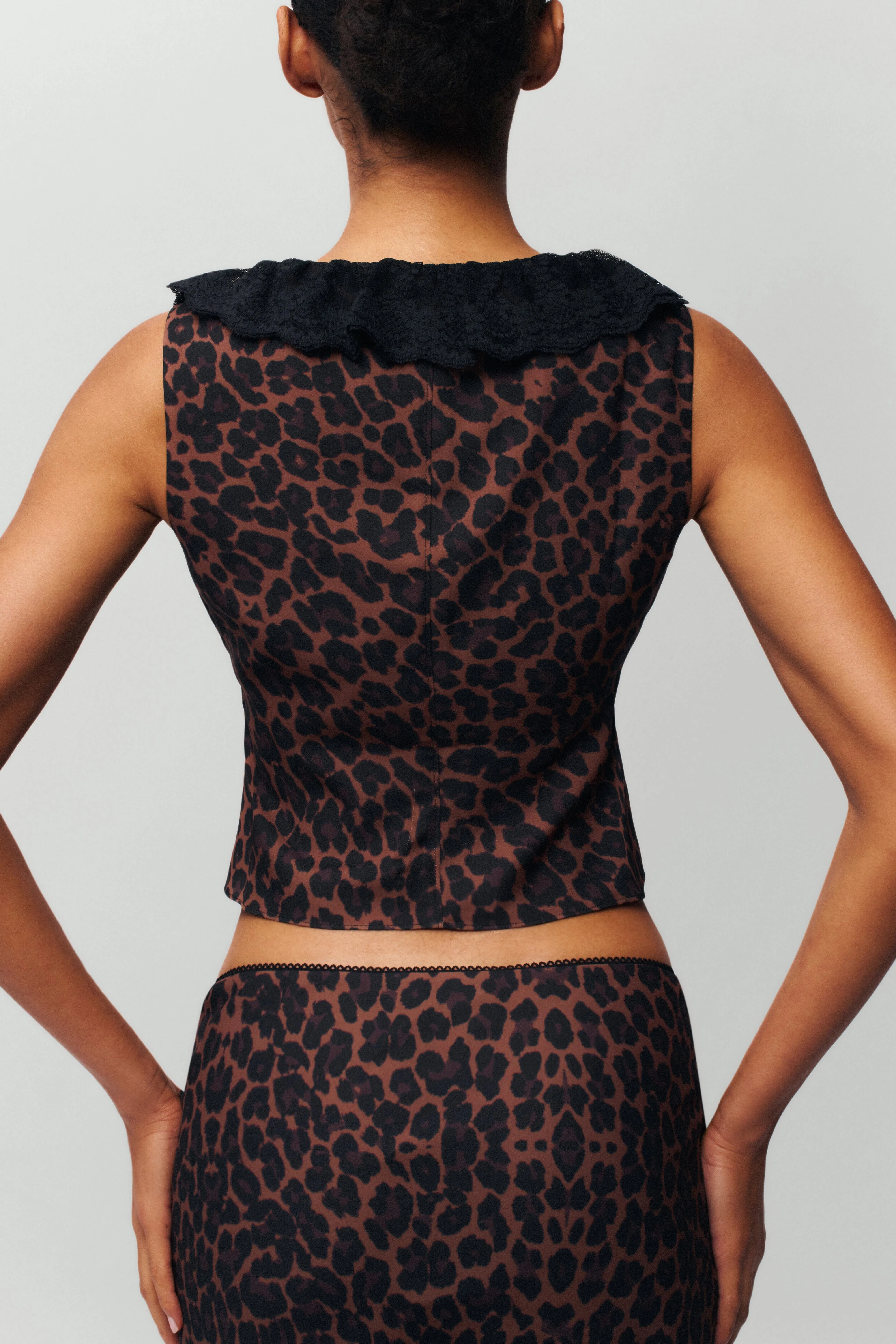 Durable Binding Multi Climate Adaptability Paloma Lace Top